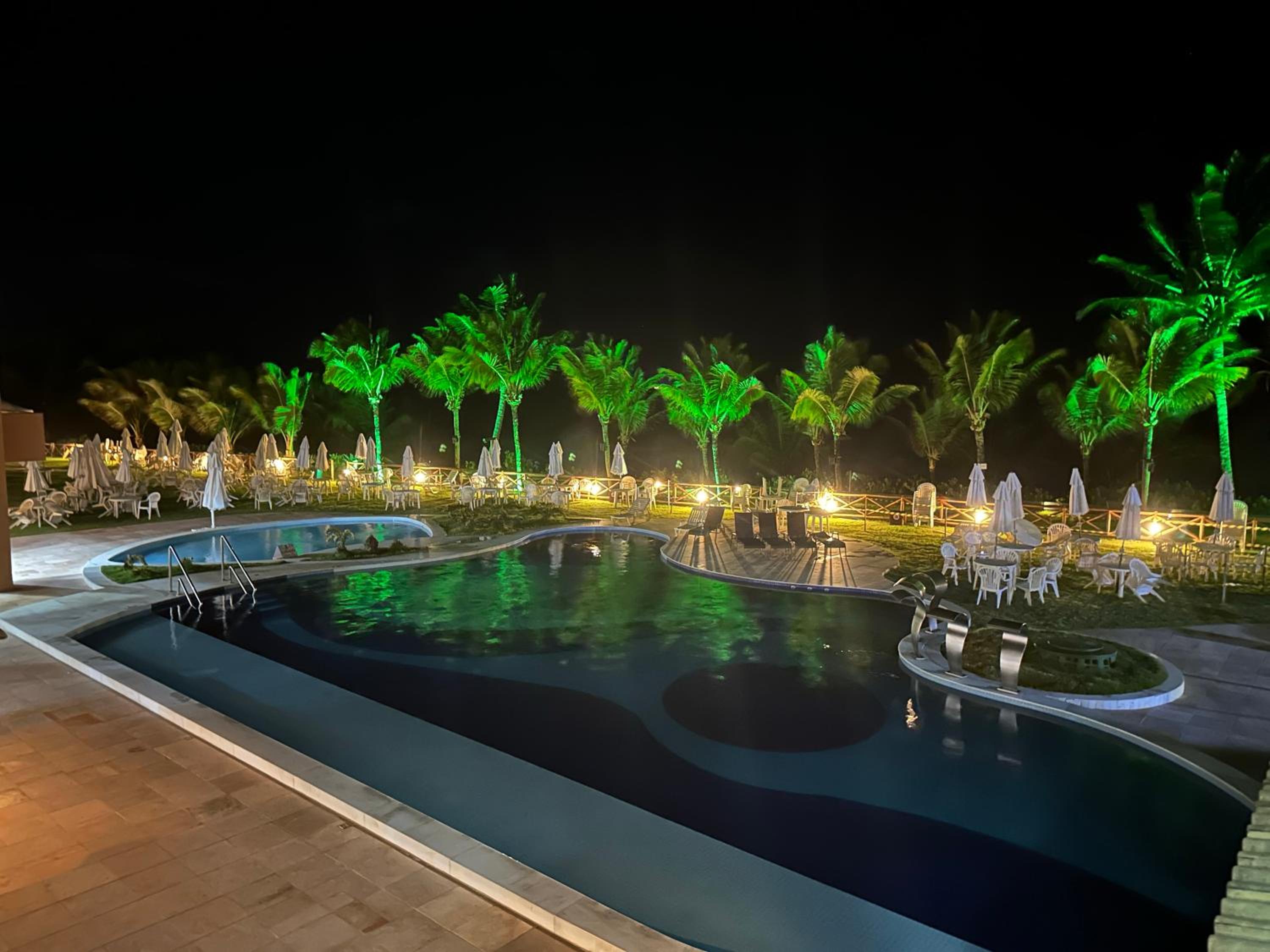 Flat Guarajuba - 3 quartos 2 andar à Beira Mar - pé areia - governança com arrumadeira e Wi Fi inclusos