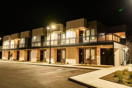 Modern and Convenient Norwood Knox view 2