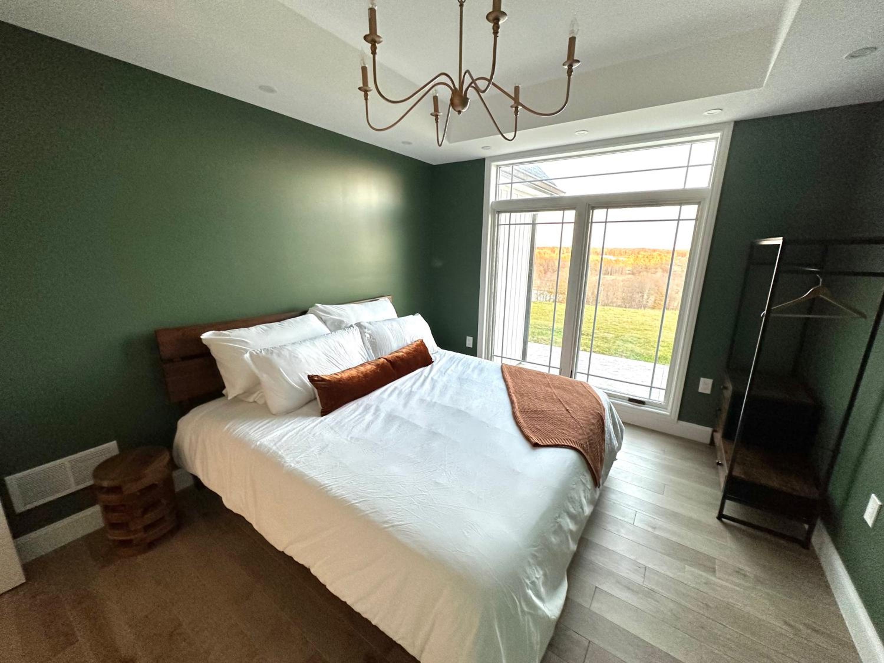 New Farmhouse, King Beds, Game Room, Hot Tub & View! view 4