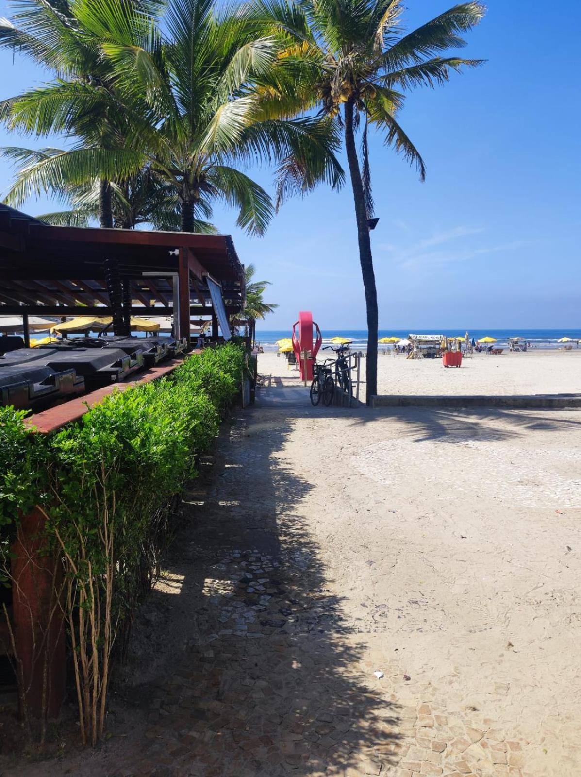 Apartamento kitnet pé na areia praia Ocian