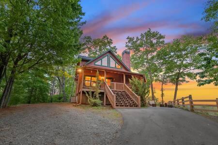 Best Views in Ellijay - Waffle Bar-King Bed-HotTub view 3