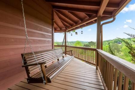 Best Views in Ellijay - Waffle Bar-King Bed-HotTub view 5
