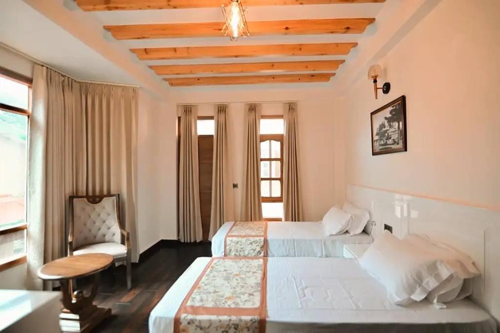 7 oak sanjauli Bed&Breakfast view 5