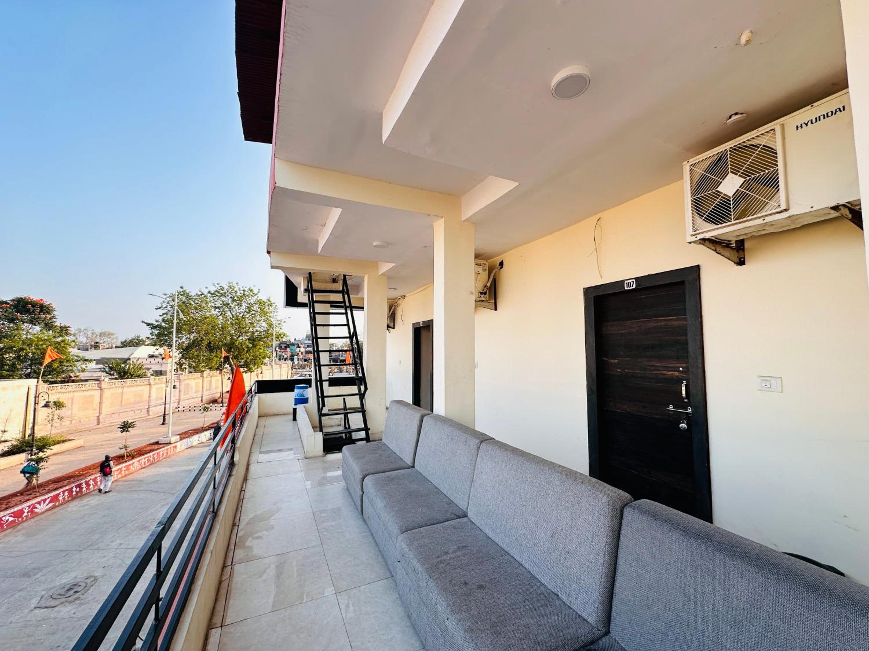 Tiwari G Shridhara Hotel view 3