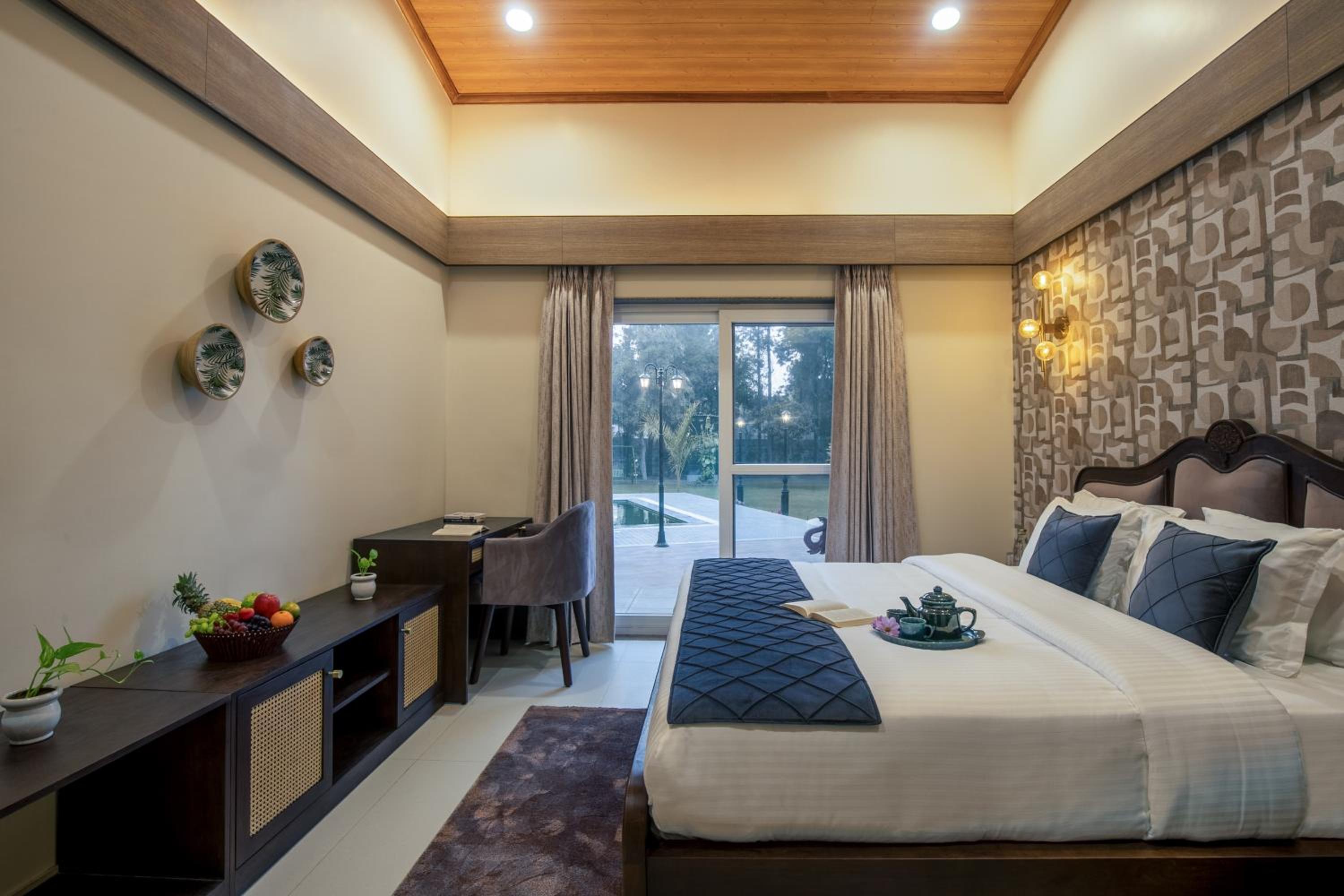 ELIVAAS 6 BHK Farmstay with Pvt Pool & Garden - Esh view 3