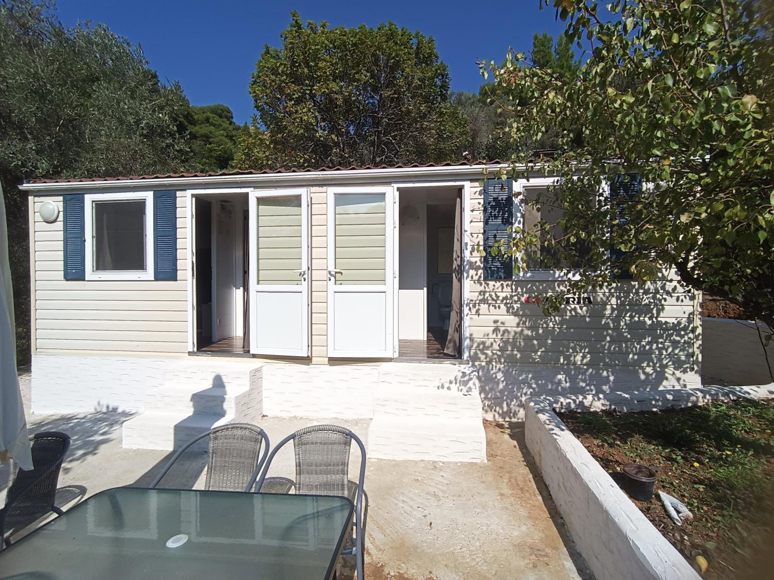 Hillbilly cabin, 2 studios in nature with terrace and parking view 5