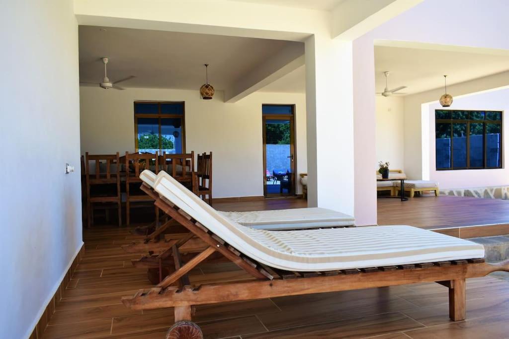 Backdoor Villa
