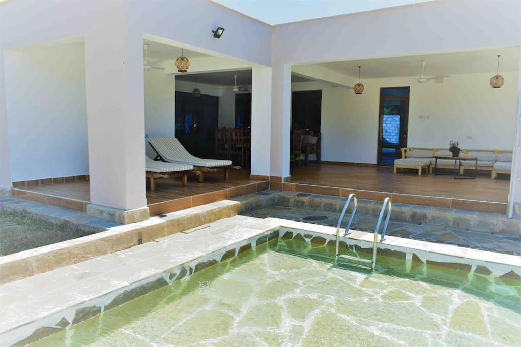 Backdoor Villa