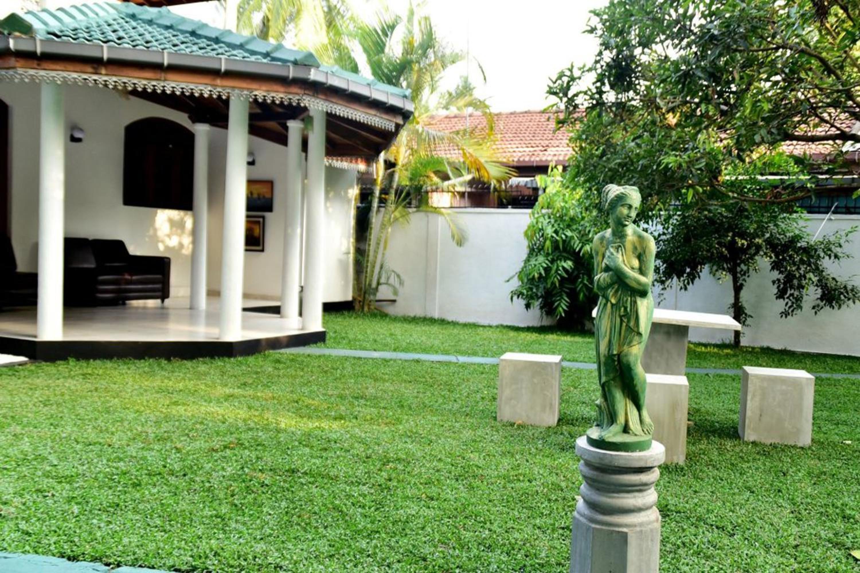 Thushine Hotel