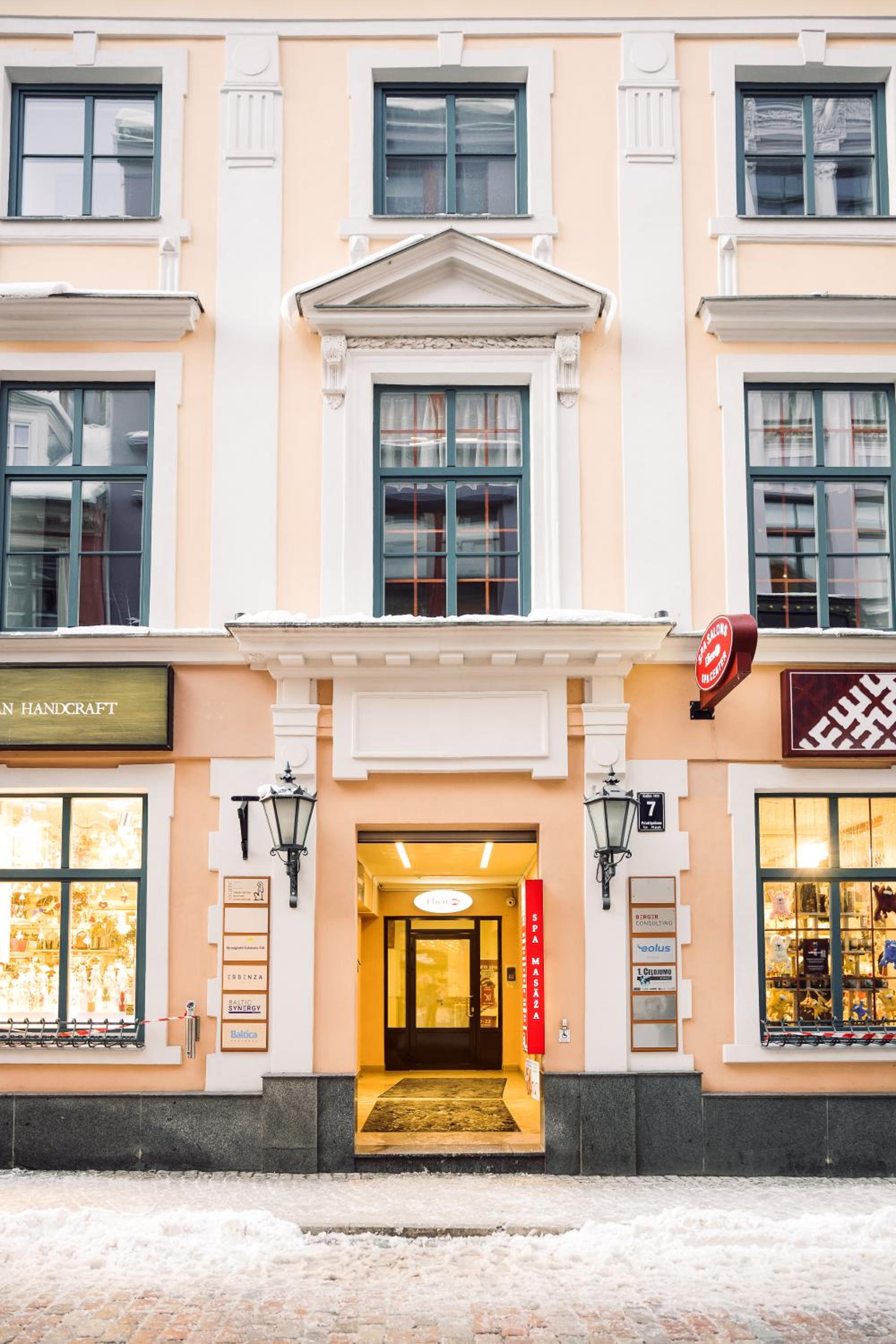 Harmony apartment/9 guests/4 BR / Riga Old Town view 3