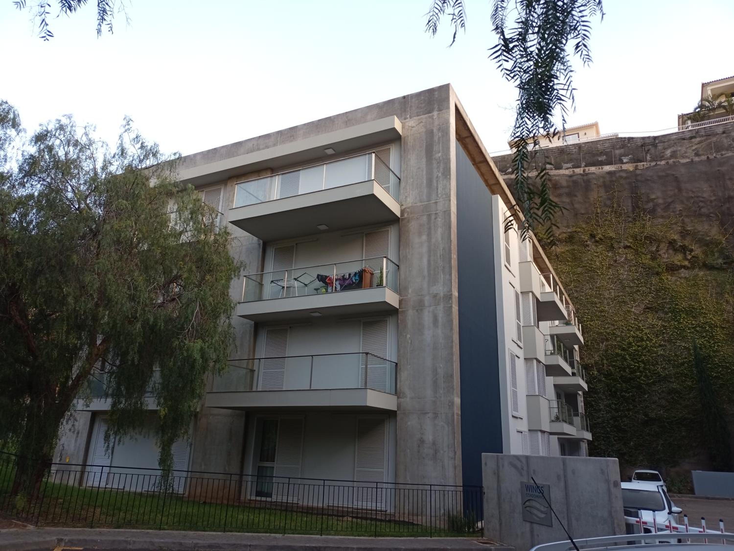 Costa Lodges, shared room, Funchal or Santa Cruz Madeira view 4