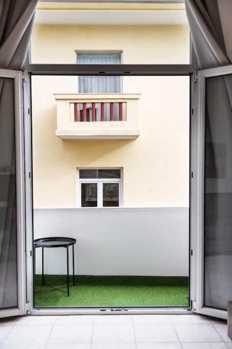 Aristotelous Sqr View Comfy Apt view 5