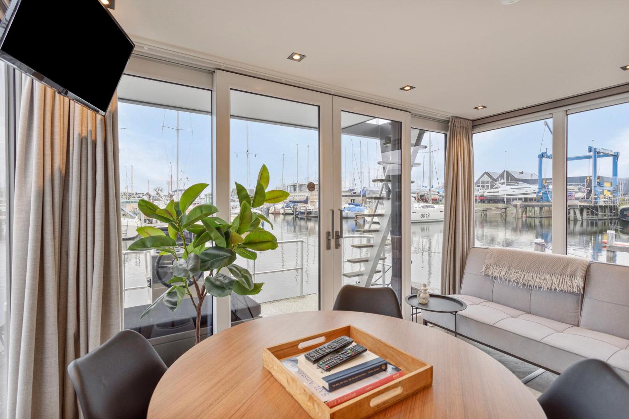 Luxurious waterloft near beach and centre by Weltevreden Experience view 4