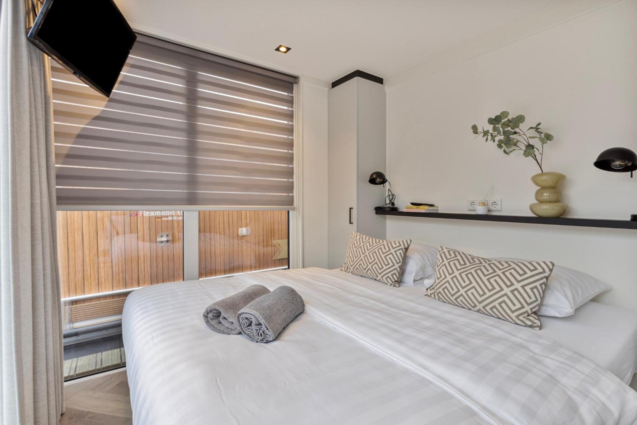 Luxurious waterloft near beach and centre by Weltevreden Experience view 2