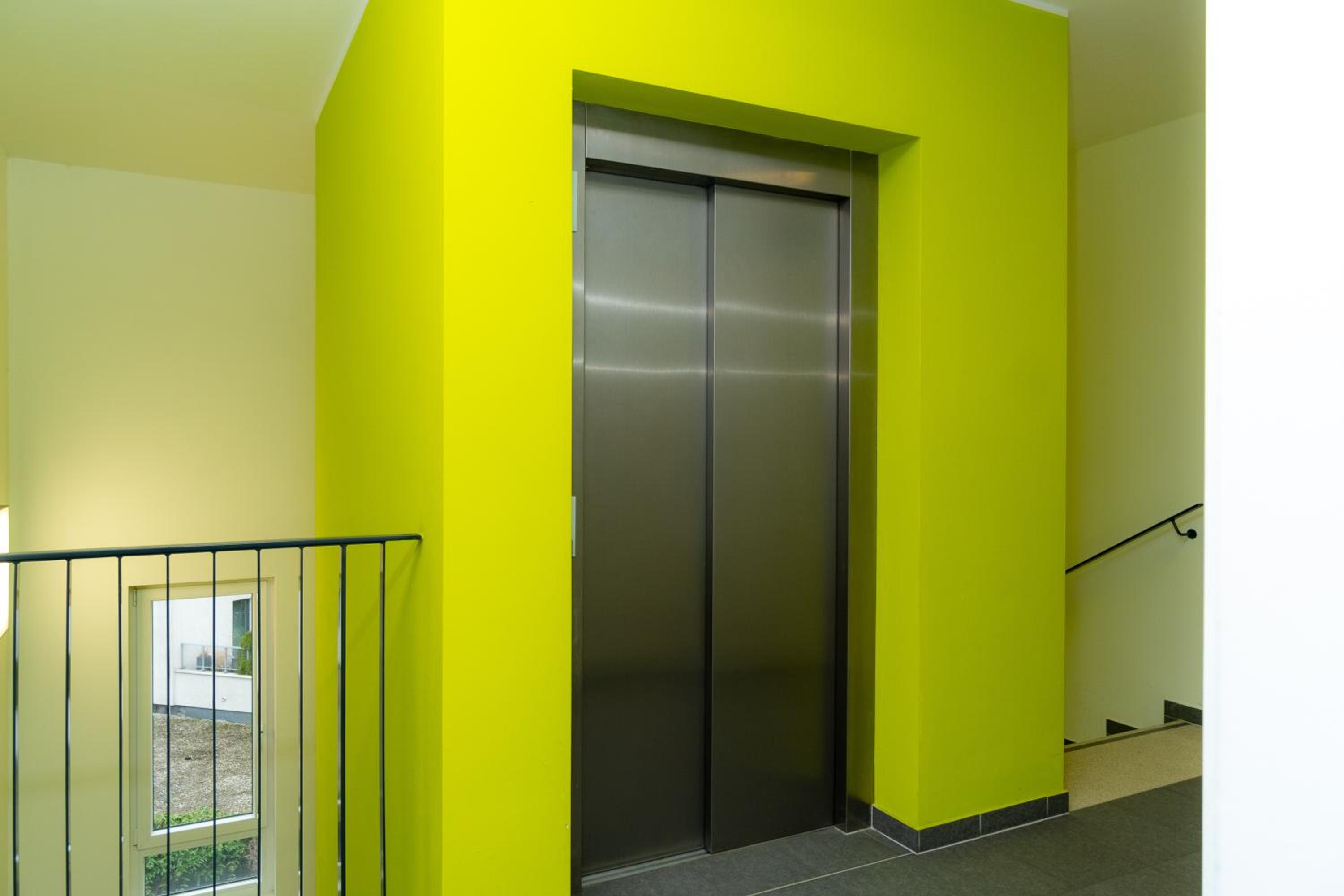 BNB New Beautiful Apartment in the Center of Ostrava with option Garage Parking