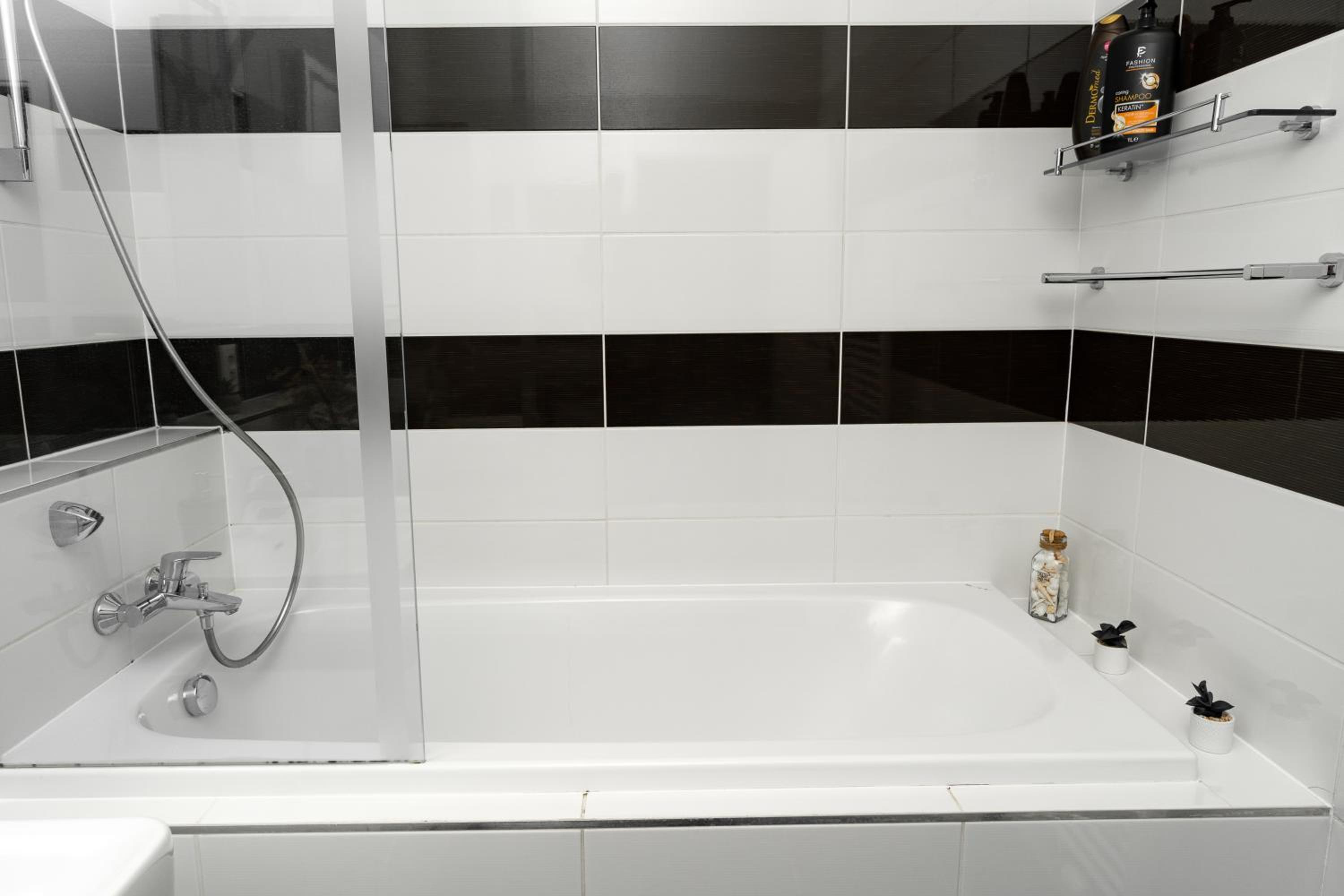 BNB New Beautiful Apartment in the Center of Ostrava with option Garage Parking