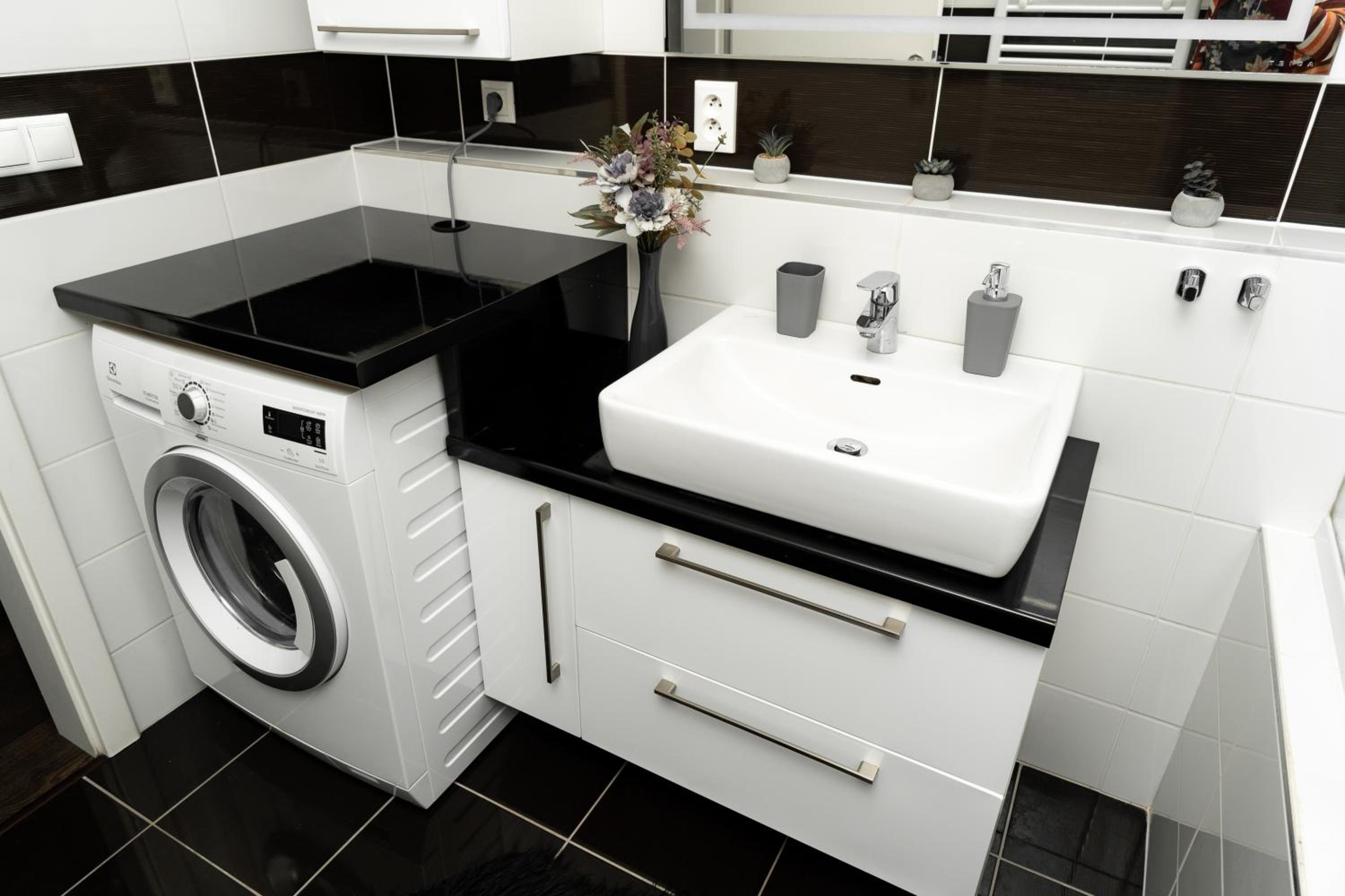 BNB New Beautiful Apartment in the Center of Ostrava with option Garage Parking