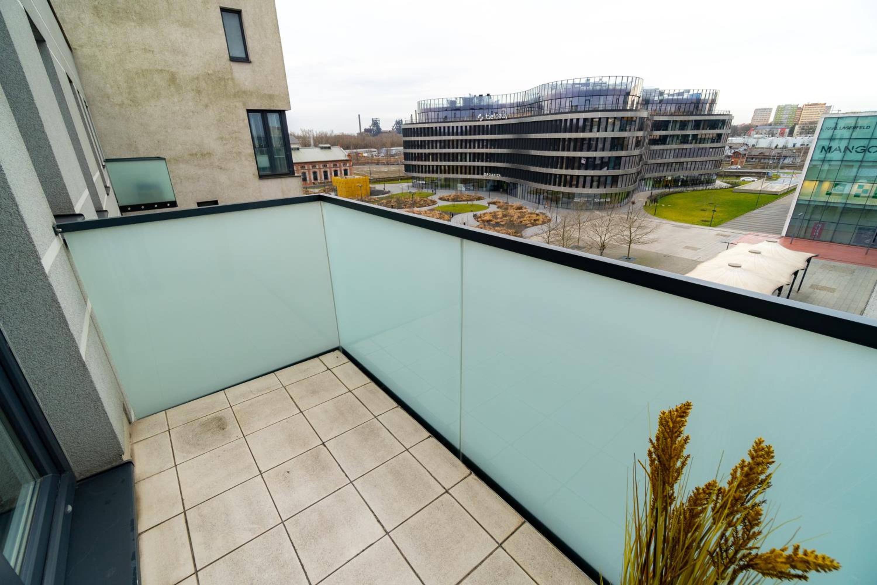 BNB New Beautiful Apartment in the Center of Ostrava with option Garage Parking