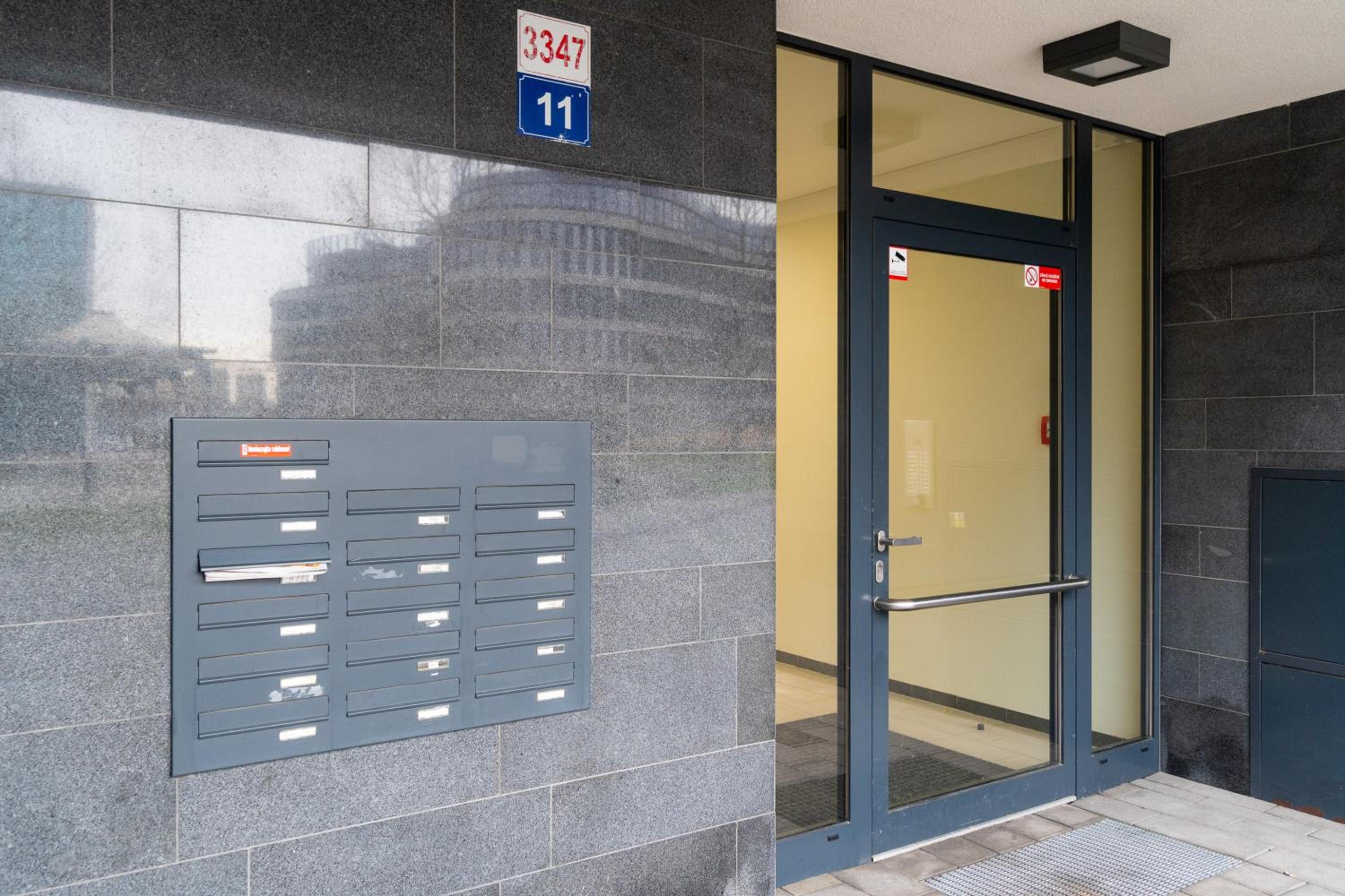 BNB New Beautiful Apartment in the Center of Ostrava with option Garage Parking
