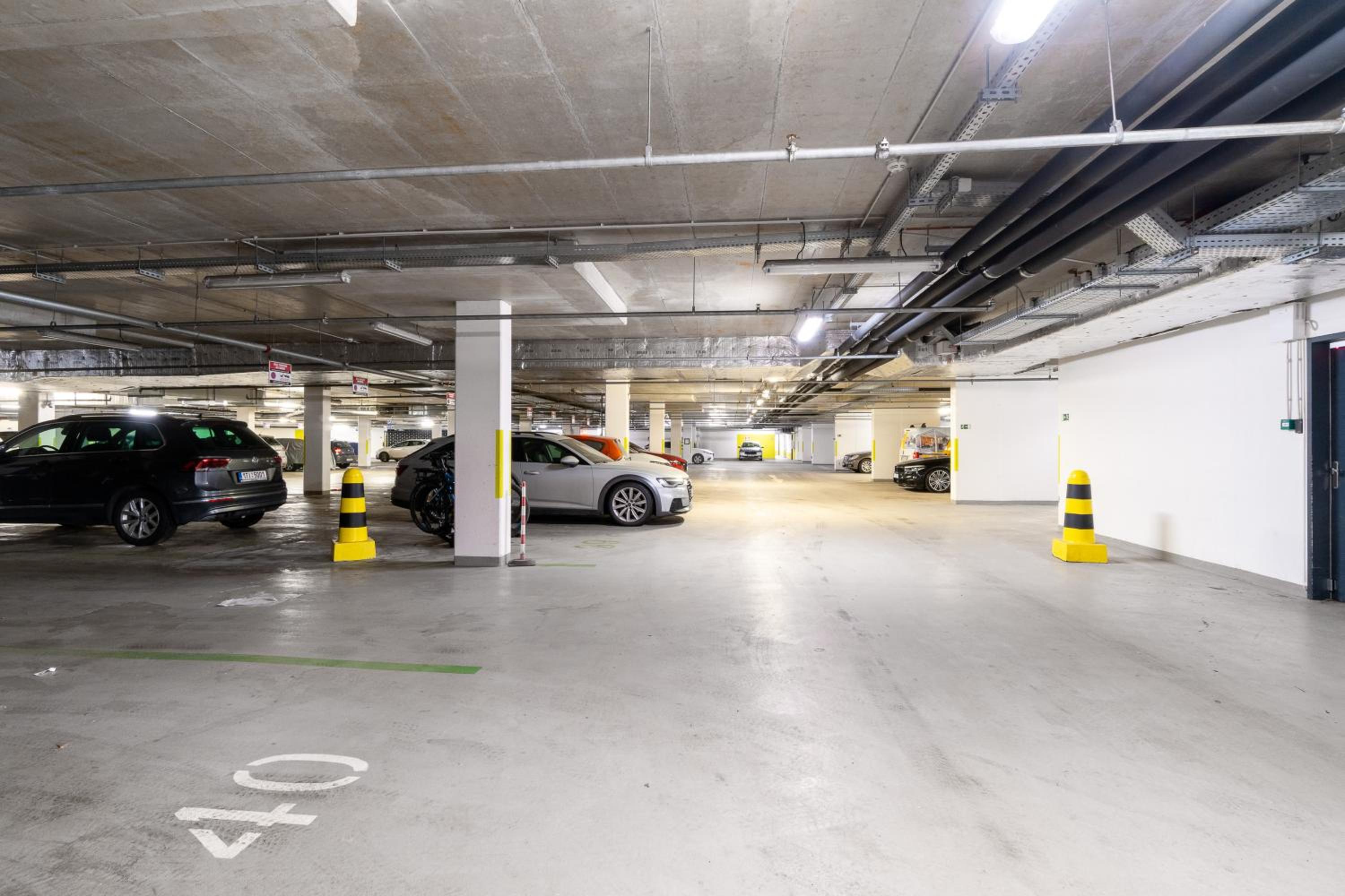 BNB New Beautiful Apartment in the Center of Ostrava with option Garage Parking