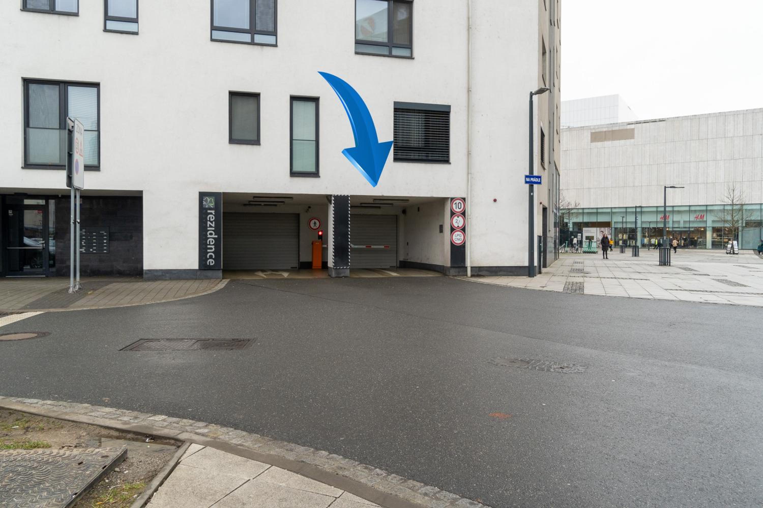 BNB New Beautiful Apartment in the Center of Ostrava with option Garage Parking