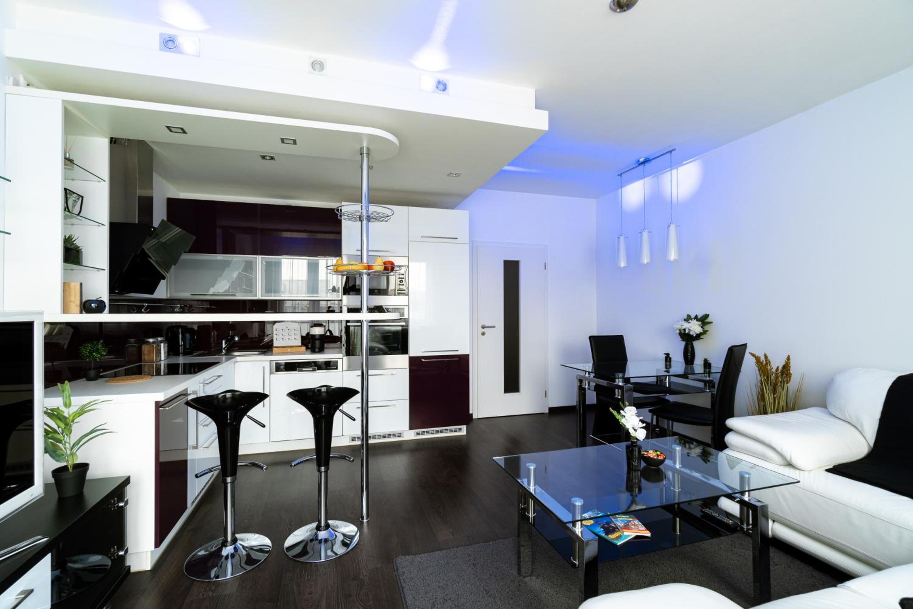 BNB New Beautiful Apartment in the Center of Ostrava with option Garage Parking