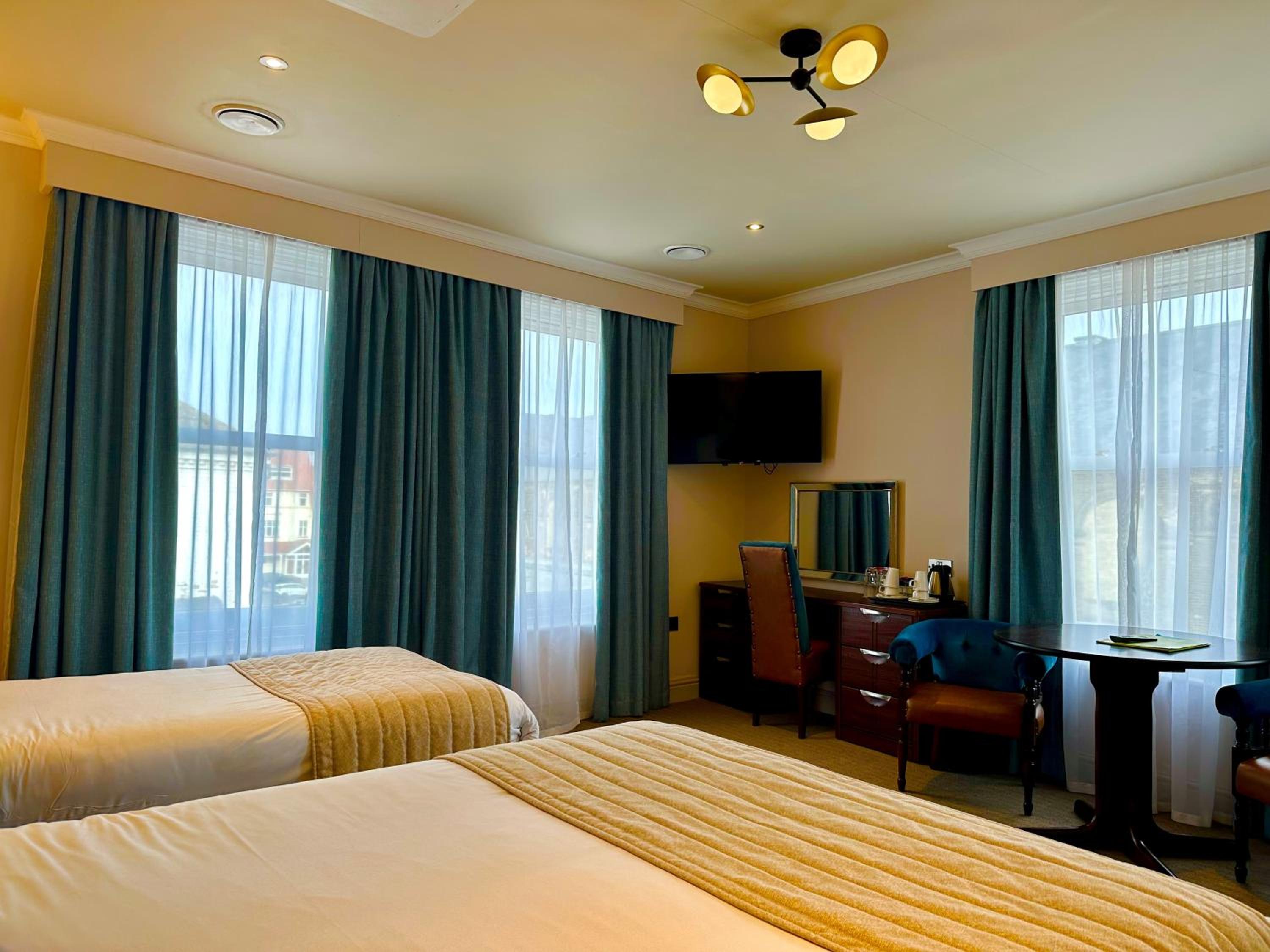 Prom Hotel