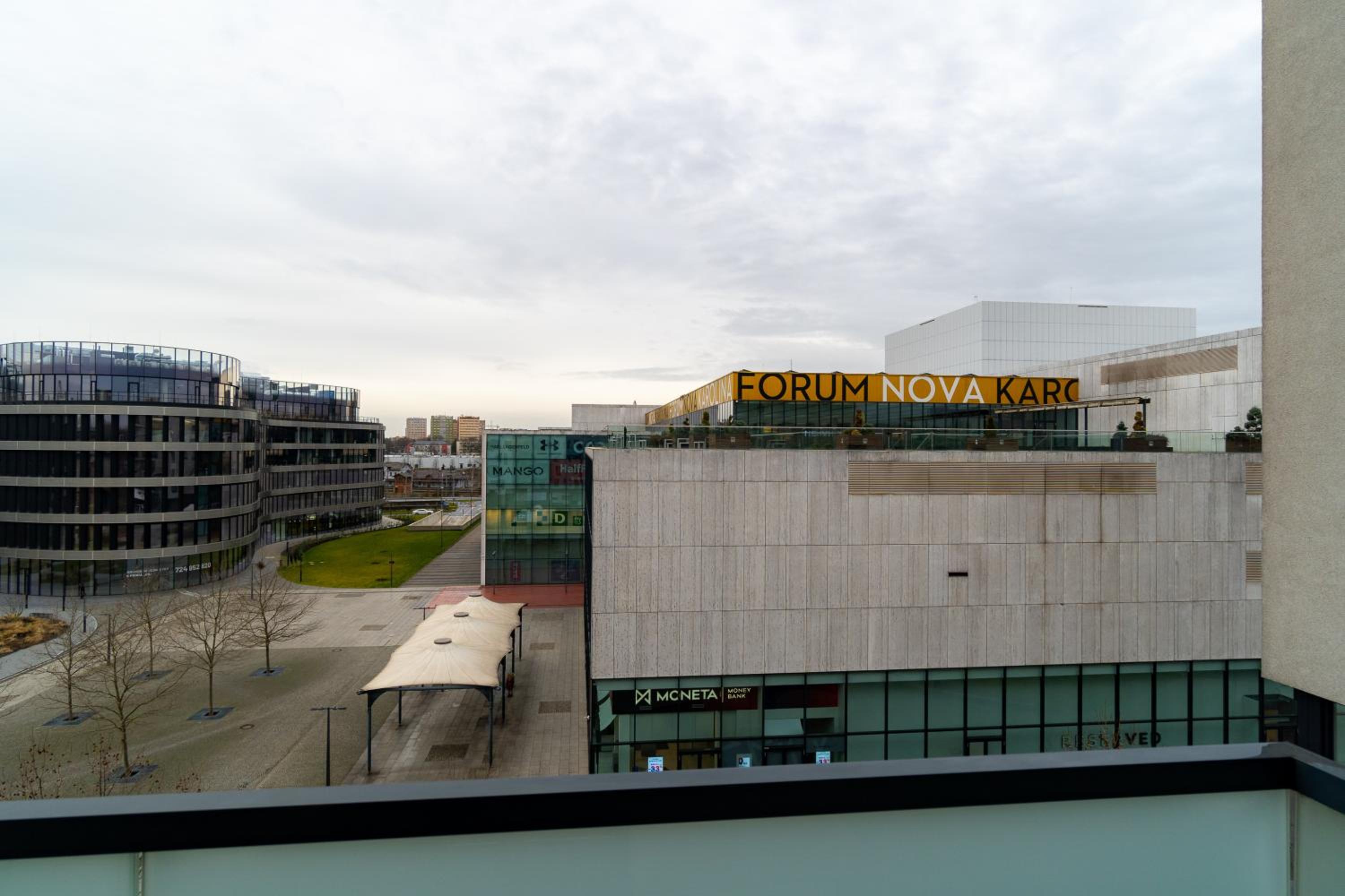 BNB New Beautiful Apartment in the Center of Ostrava with option Garage Parking