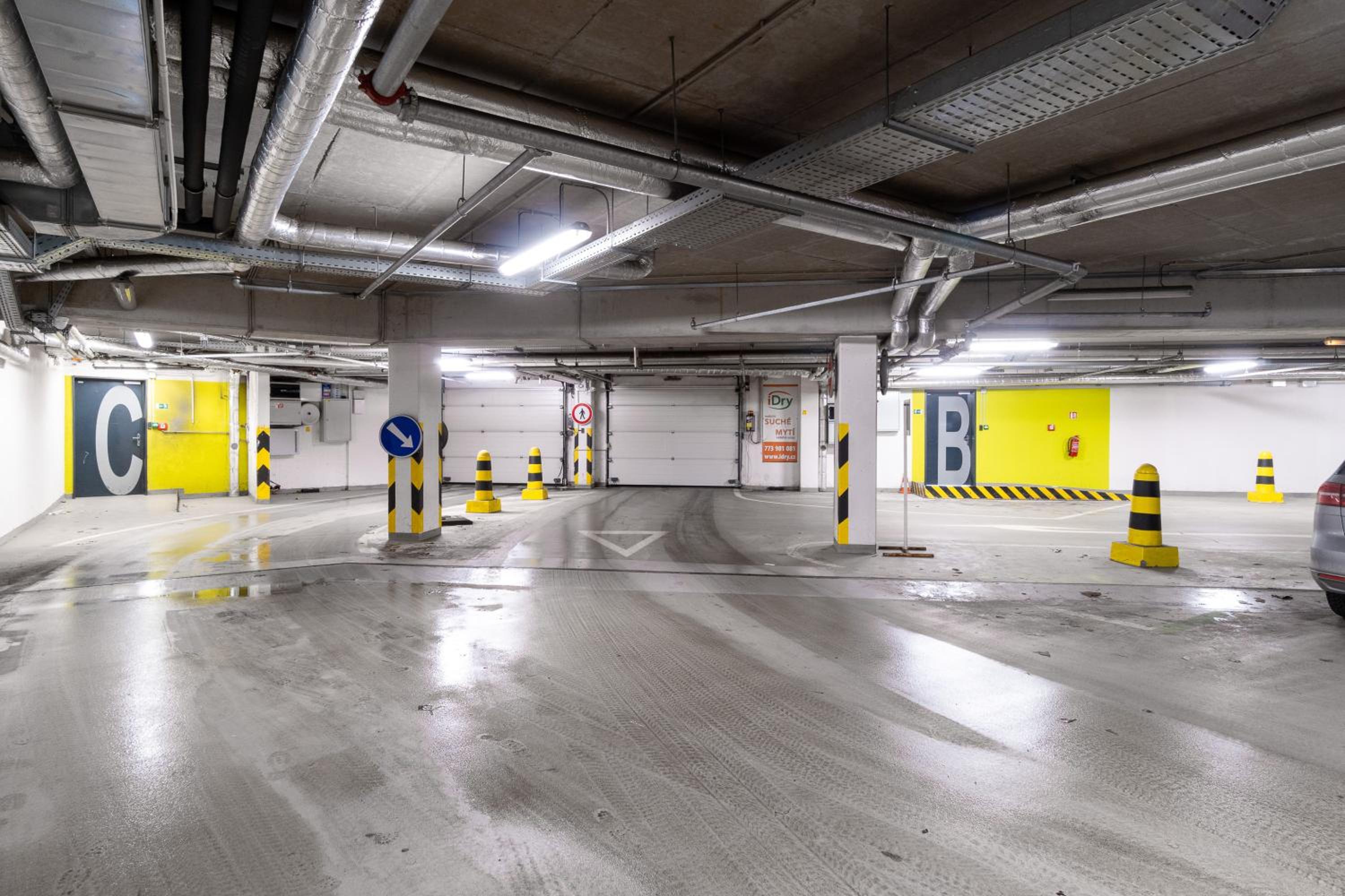 BNB New Beautiful Apartment in the Center of Ostrava with option Garage Parking