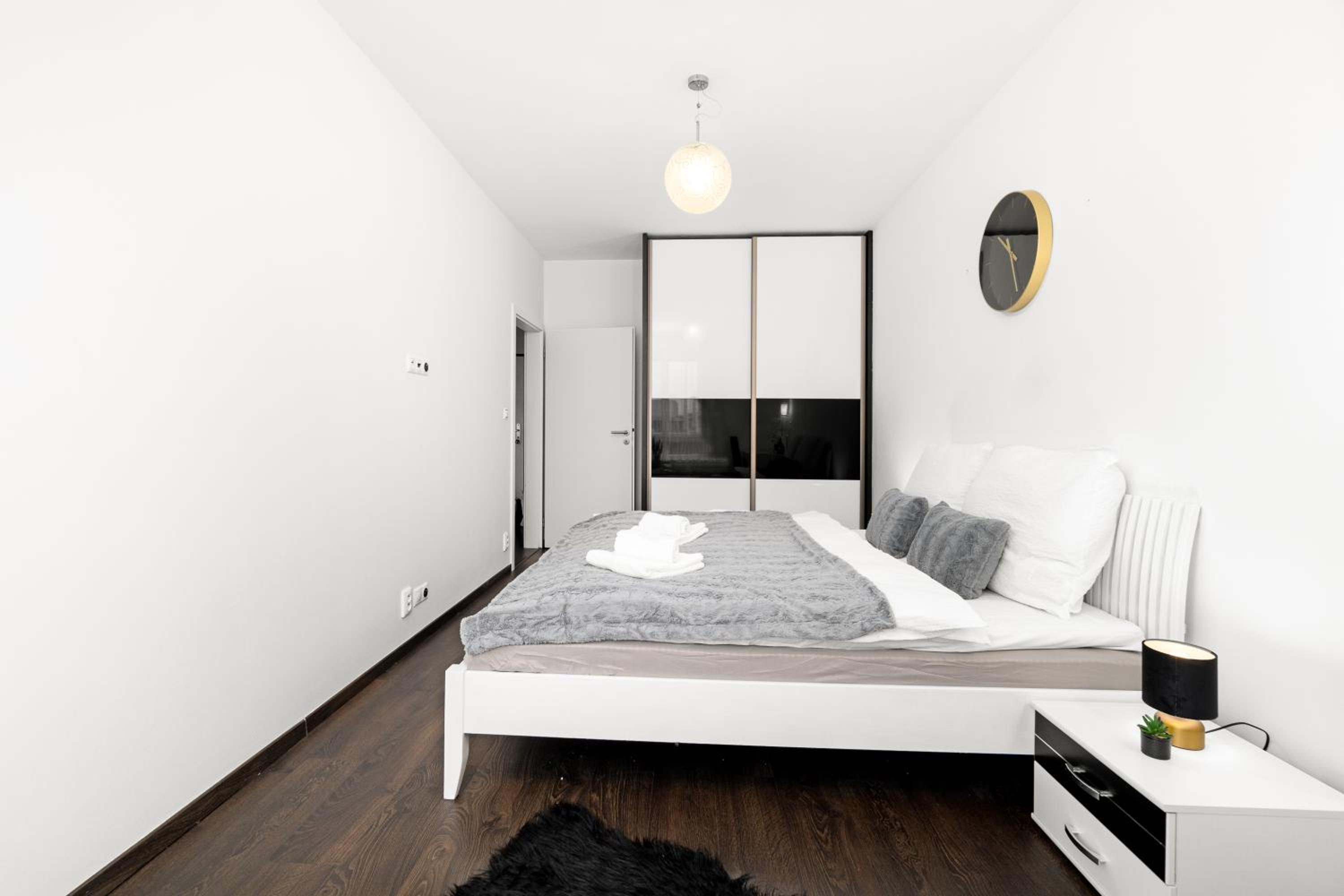 BNB New Beautiful Apartment in the Center of Ostrava with option Garage Parking