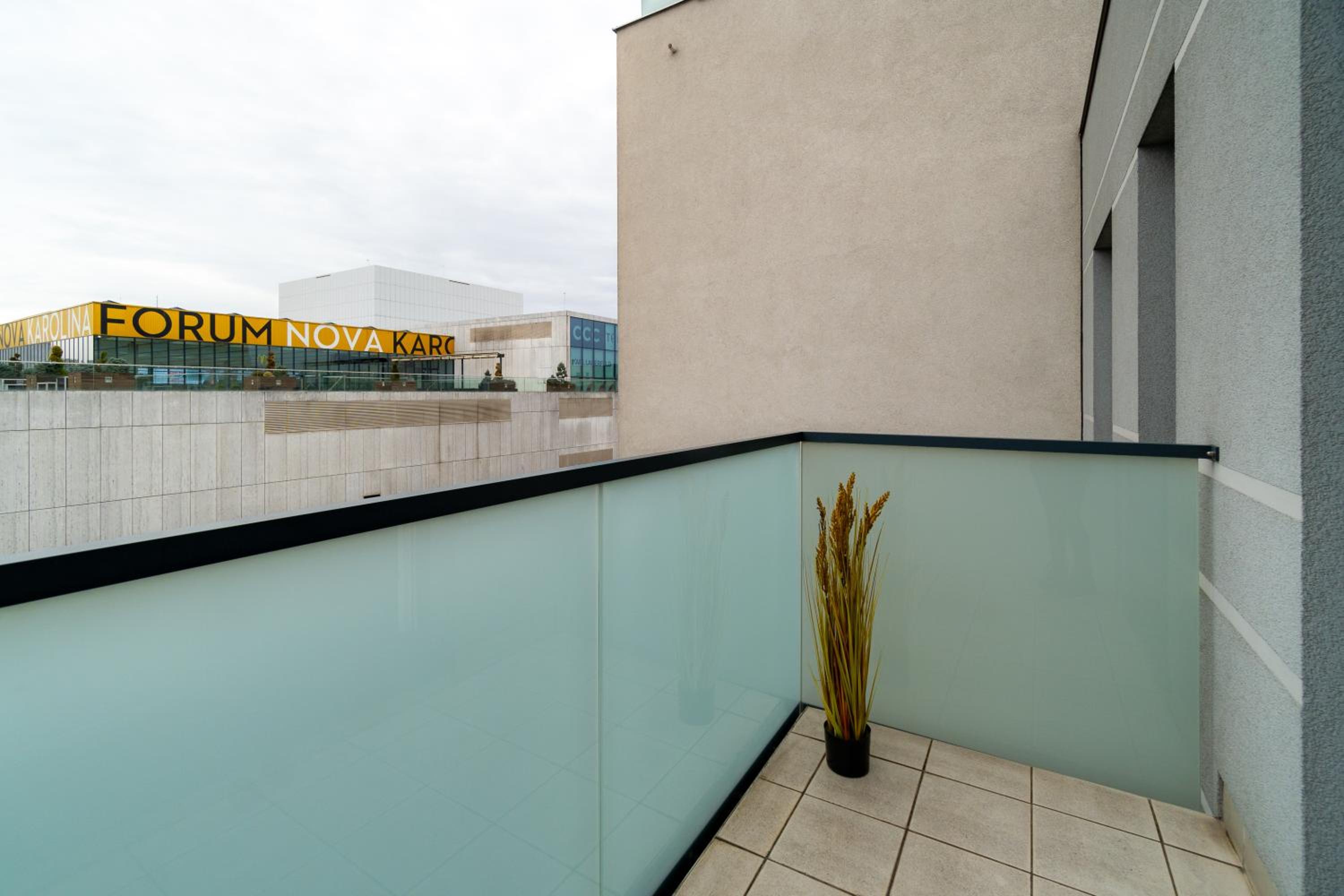 BNB New Beautiful Apartment in the Center of Ostrava with option Garage Parking