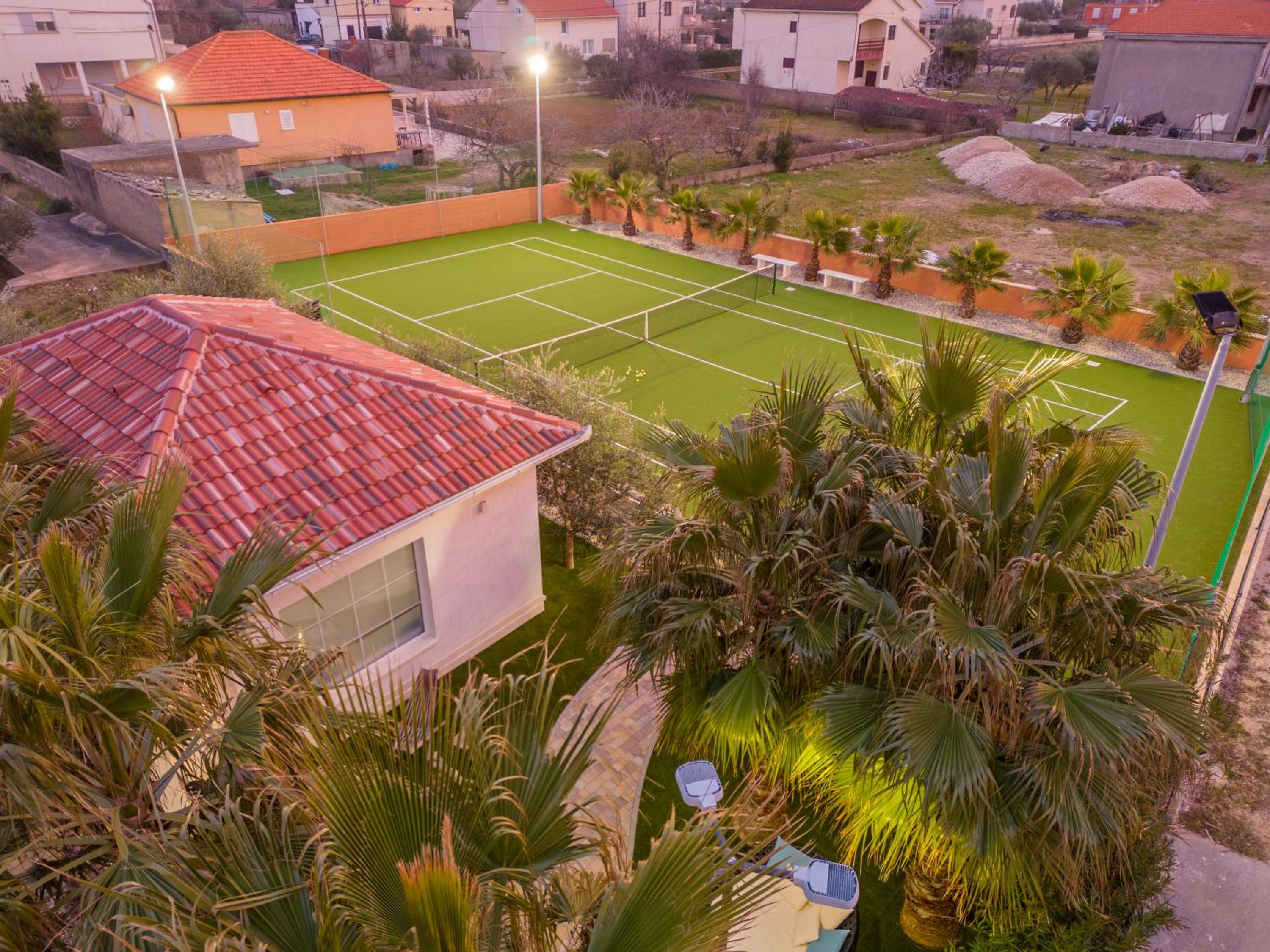 Luxury Villa Agape Palm Beach Tennisplatz view 5