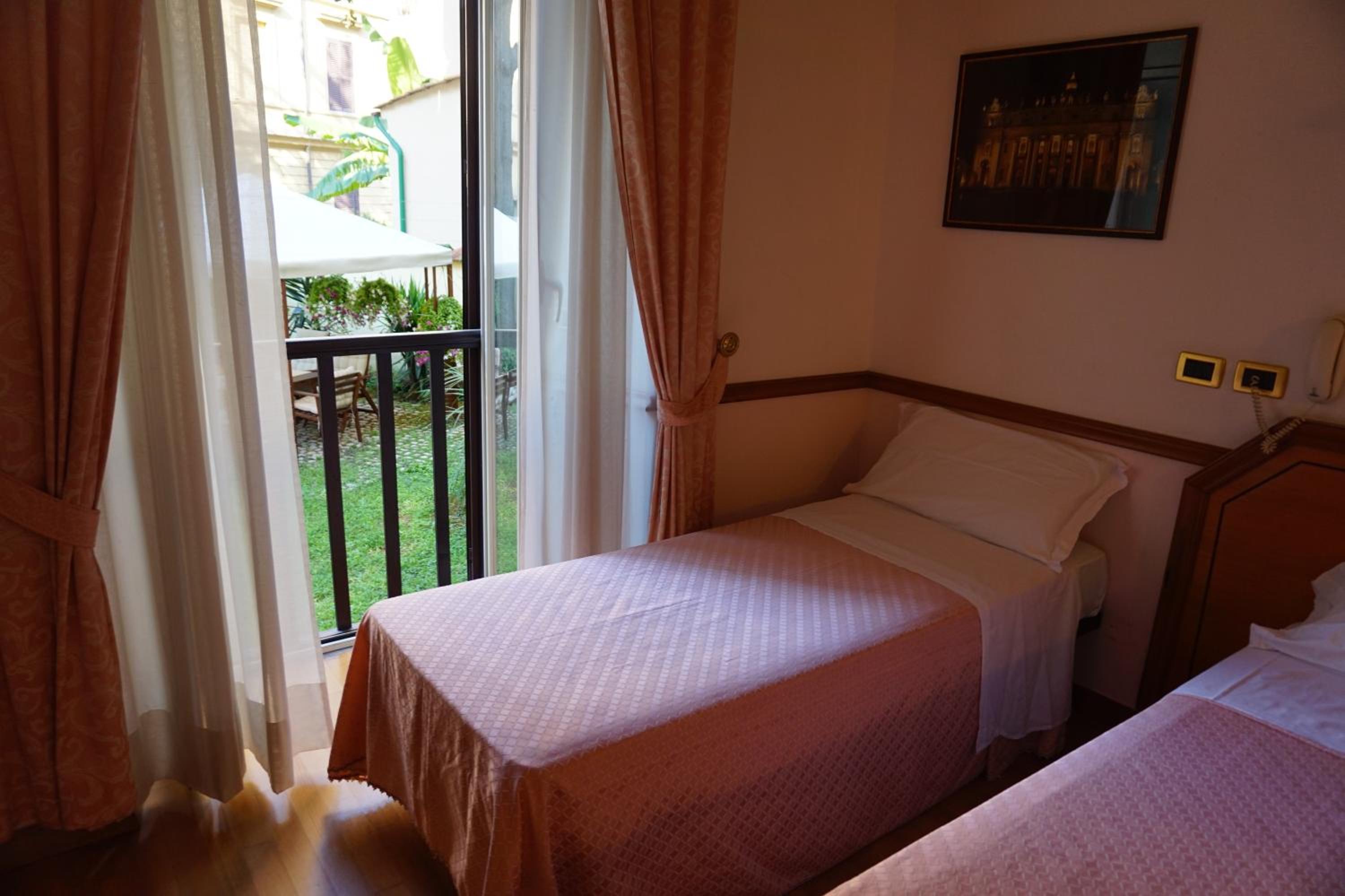 Green Hotel-2