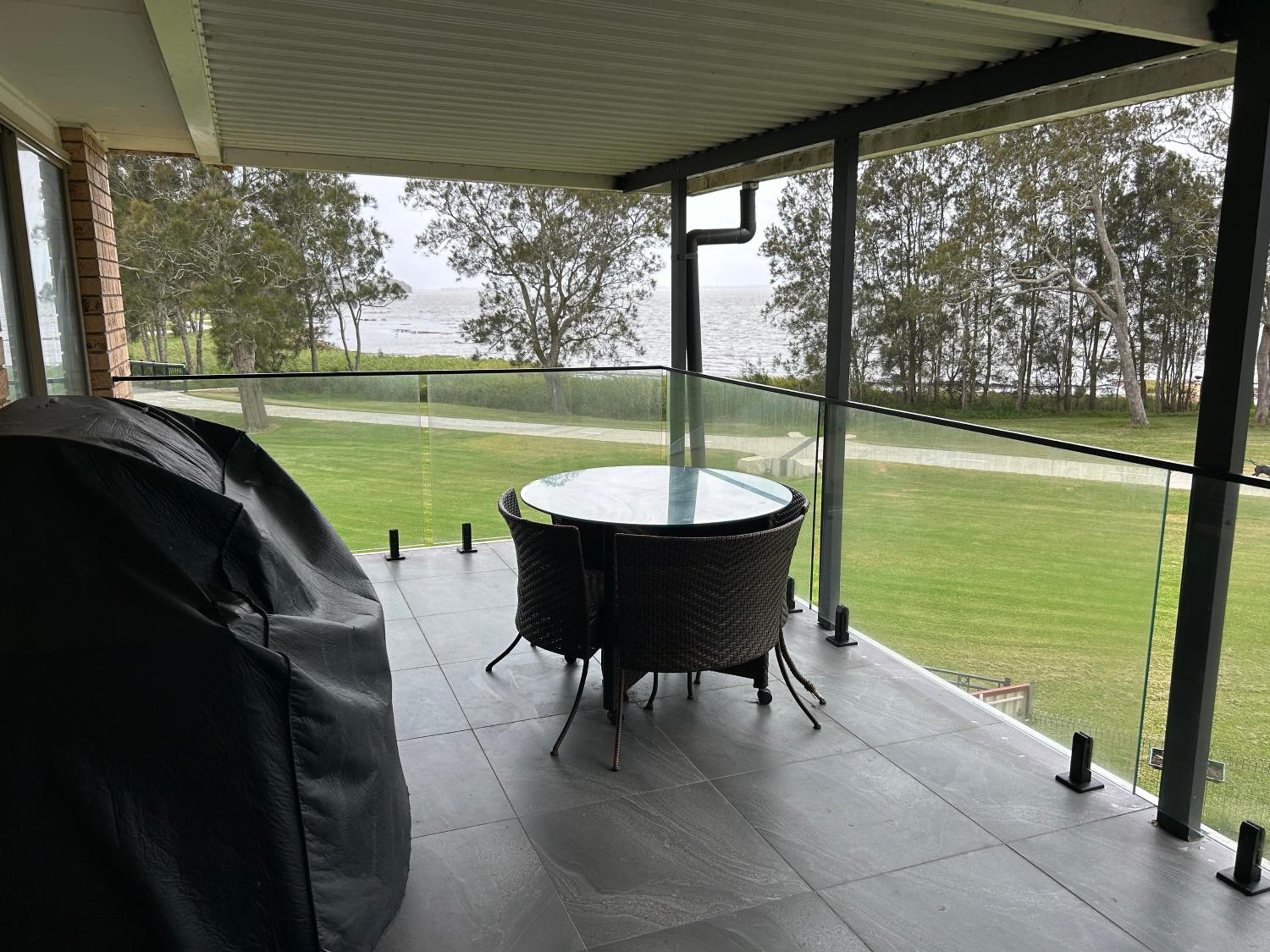 Four Bedroom Lake Side House Recent Reno