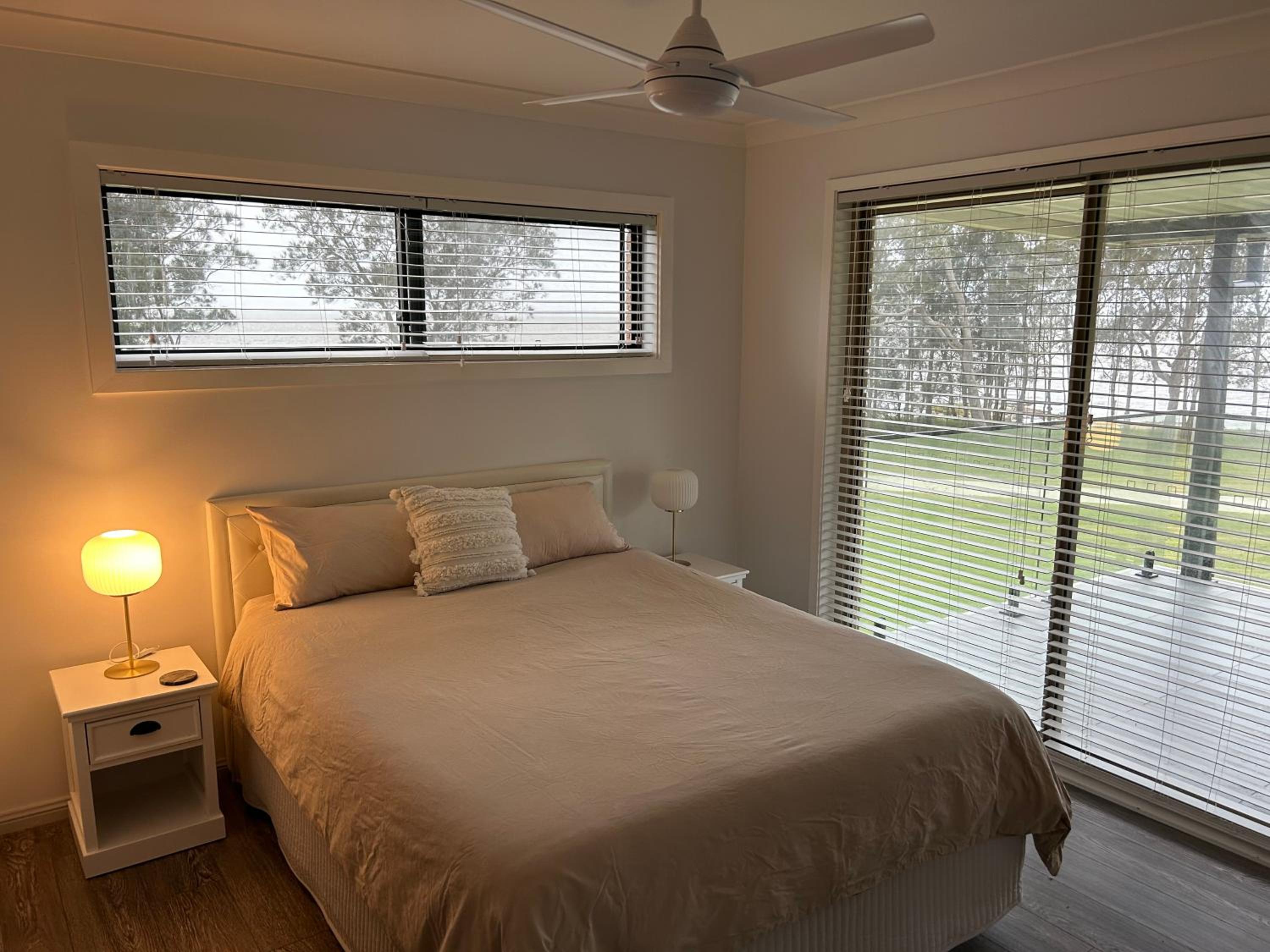 Four Bedroom Lake Side House Recent Reno