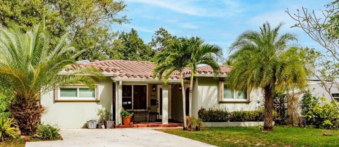 Uhost AI - Updated 1B1B Hideaway - Sleeps 3