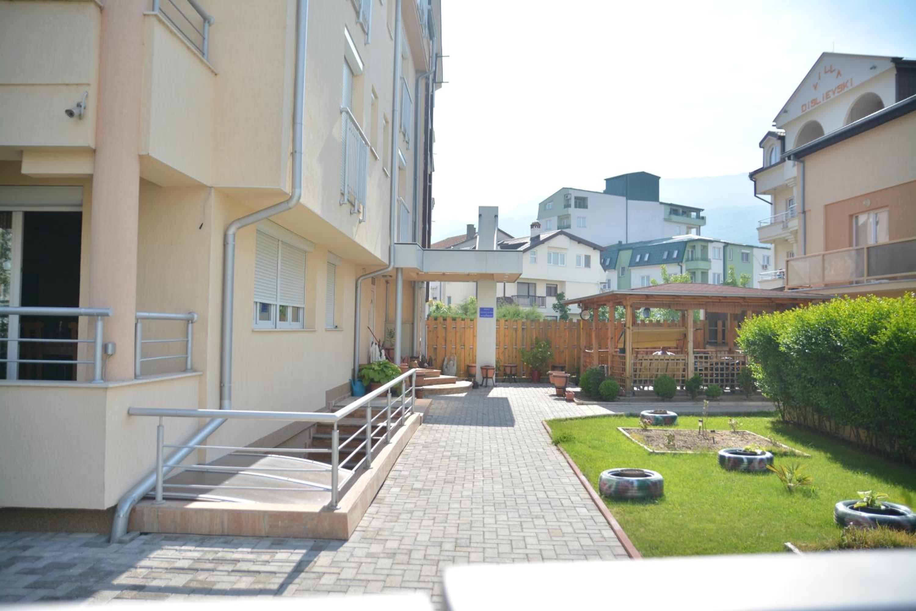 Photo 6