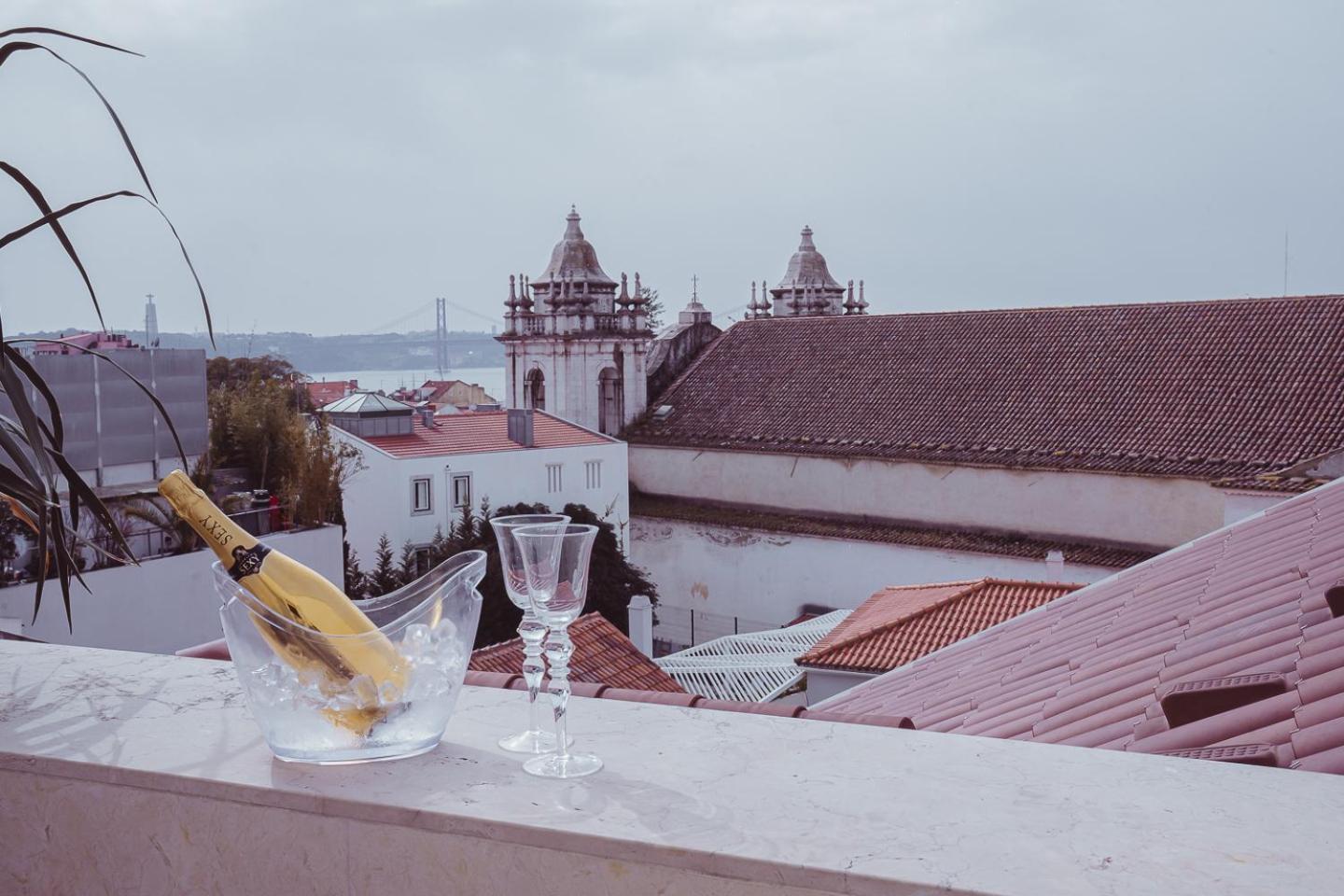 The Late Birds Lisbon - Gay Urban Resort