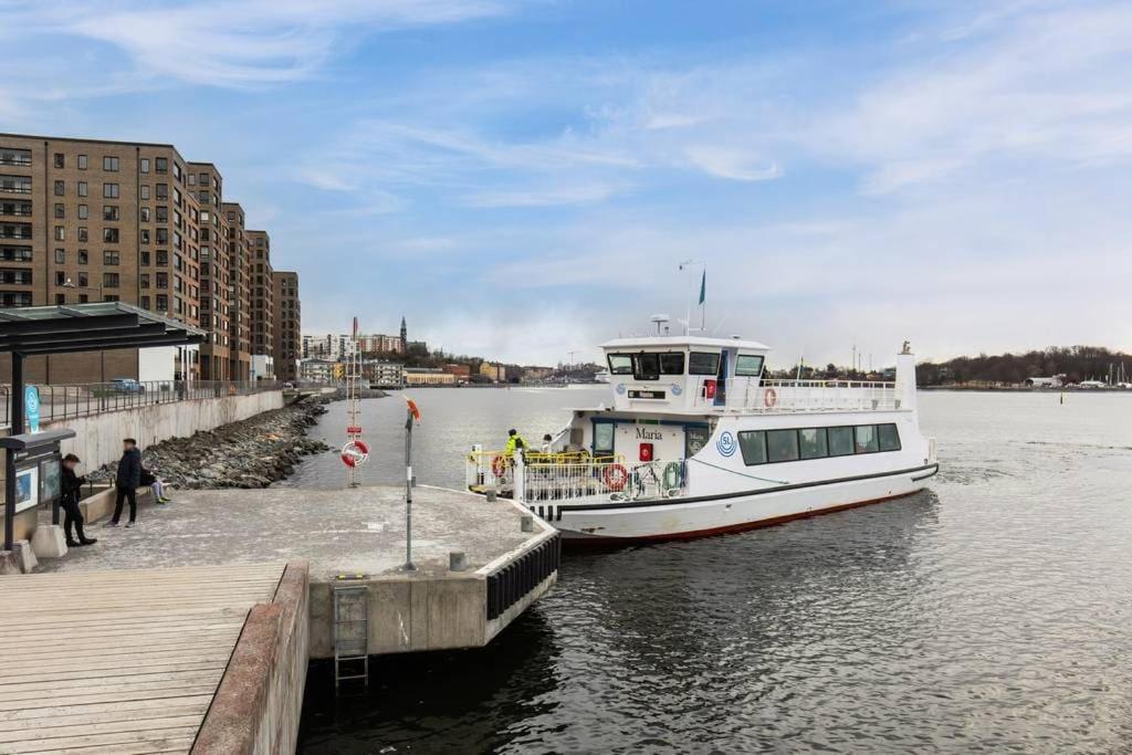 Newly built bright apartment, close to everything If you want to visit Stockholm, you will find the perfect accommodation here! Ferry line 80 makes it very view 5