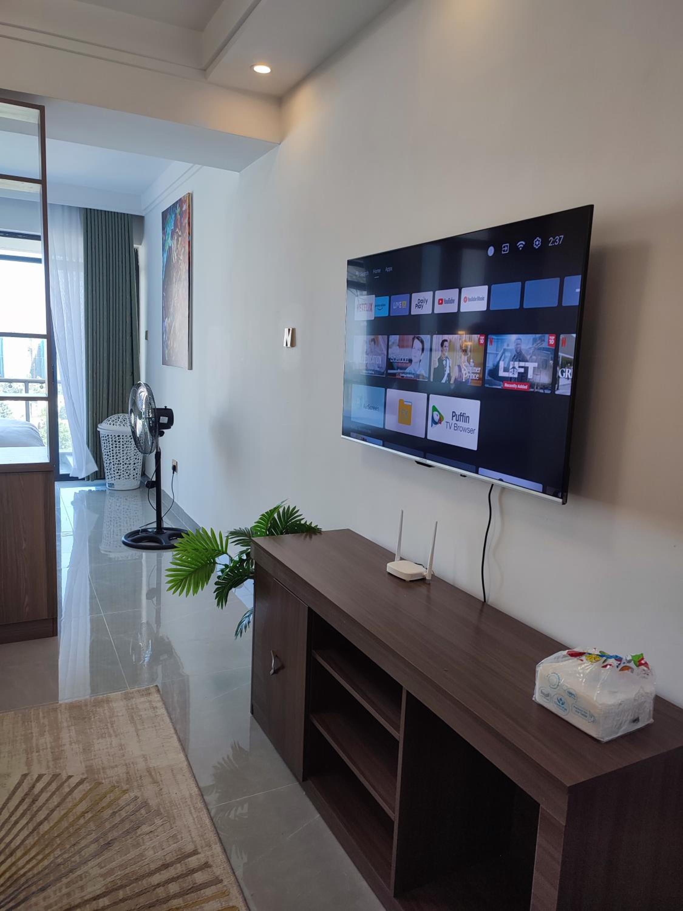 Executive one bed with balcony GYM NETFLIX view 4