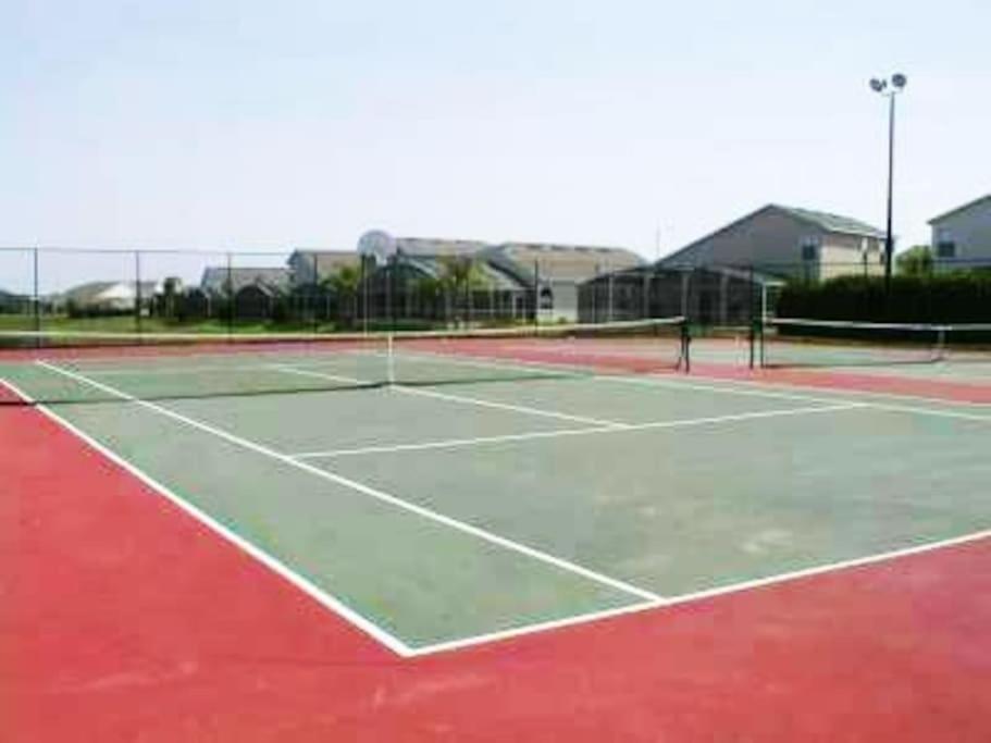 Hampton Lakes 6 bed Holiday Let with private Pool view 4