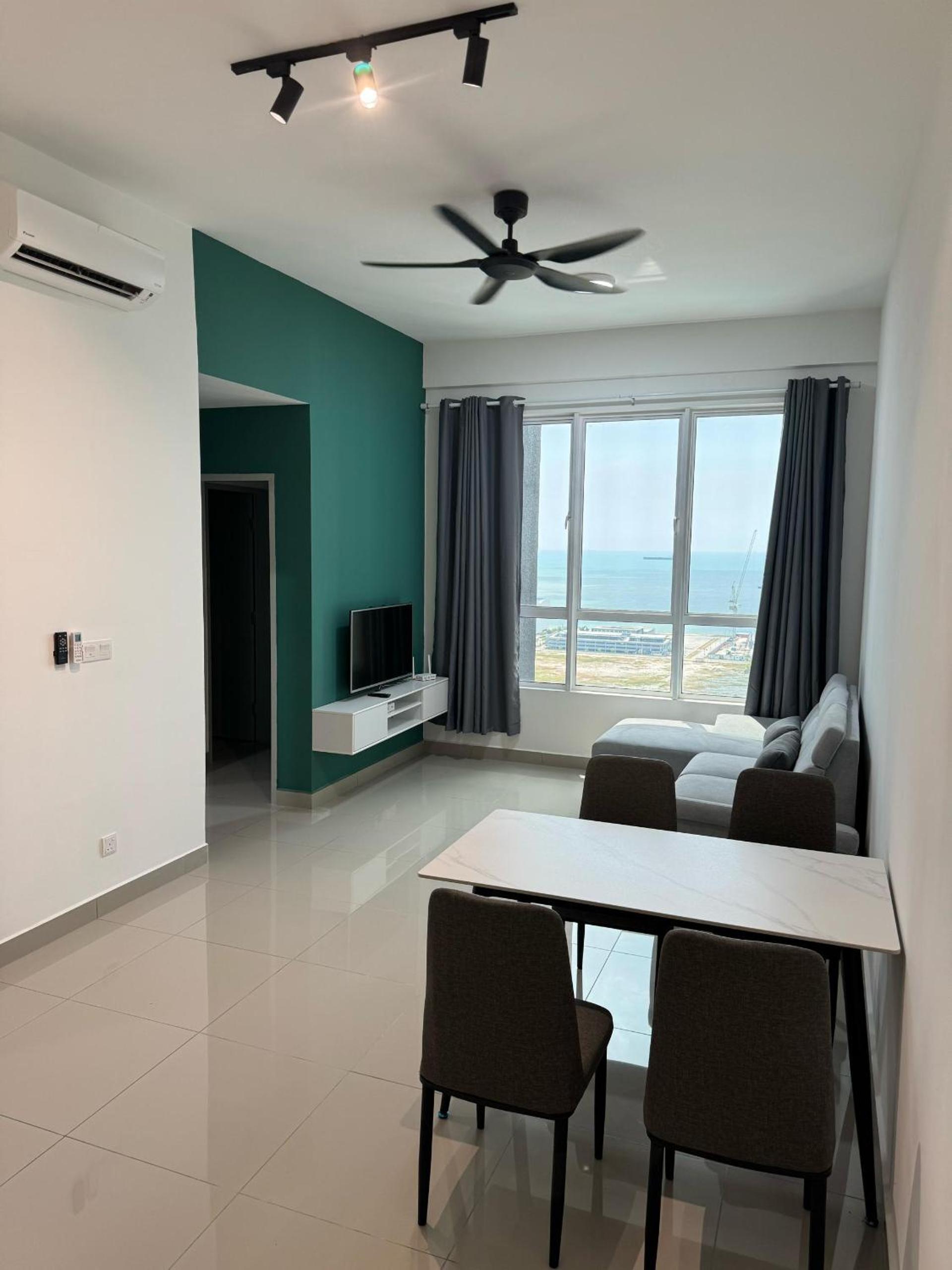 Amber Cove Seaview I MUJI 2BR I Game Room I 3-9pax