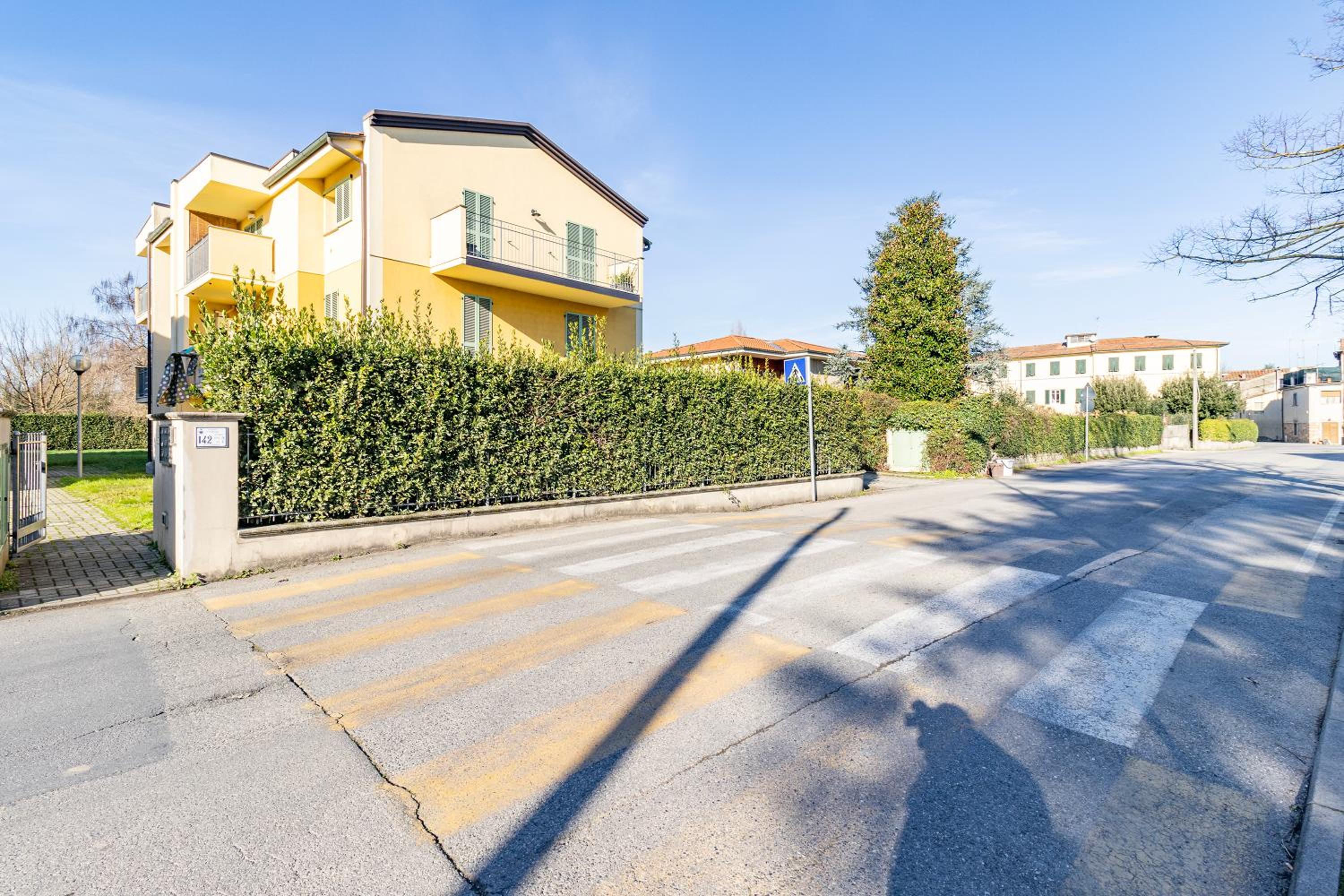 Appartamento Le Mimose - Lucca Apartment with Balcony - Happy Rentals
