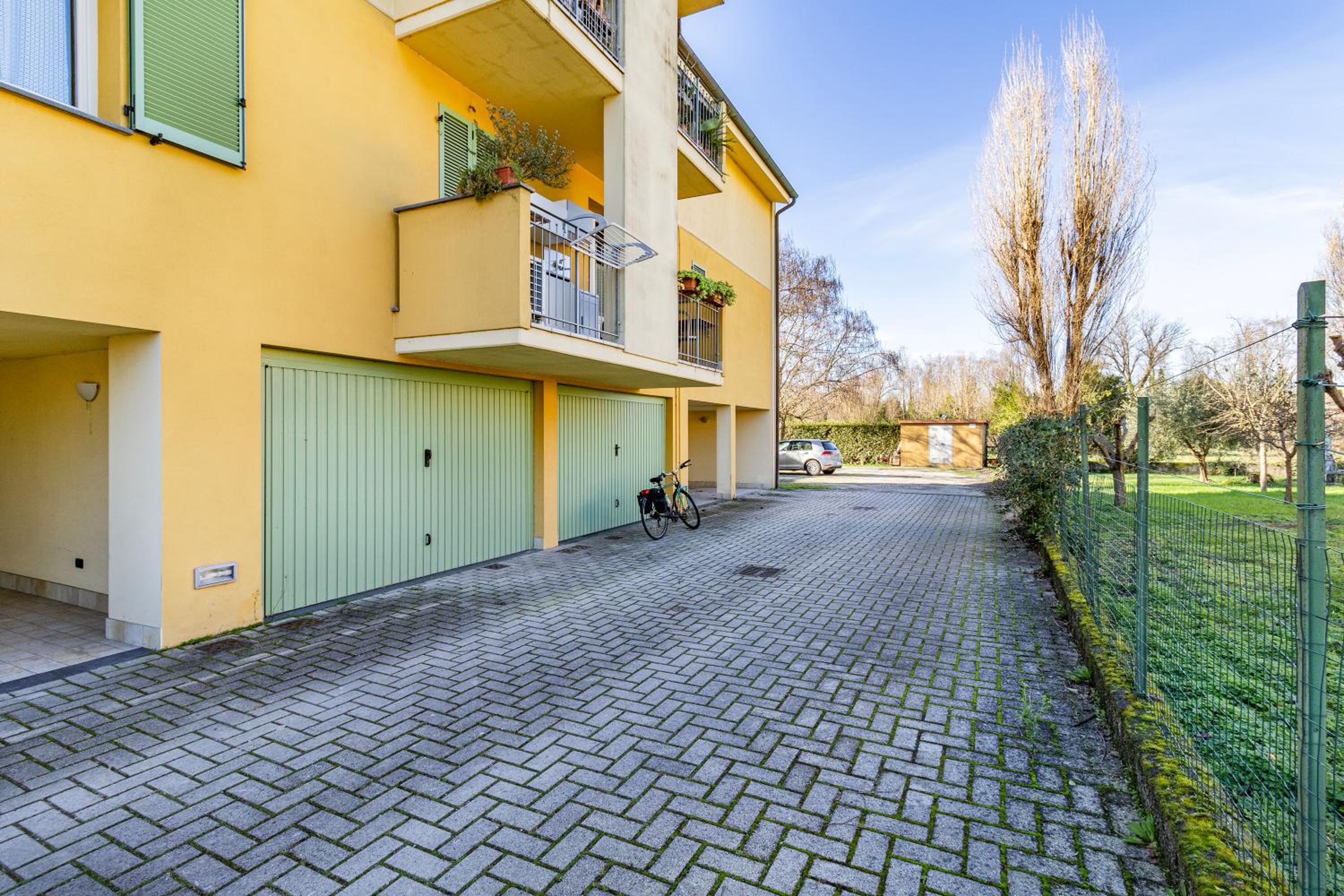 Appartamento Le Mimose - Lucca Apartment with Balcony - Happy Rentals