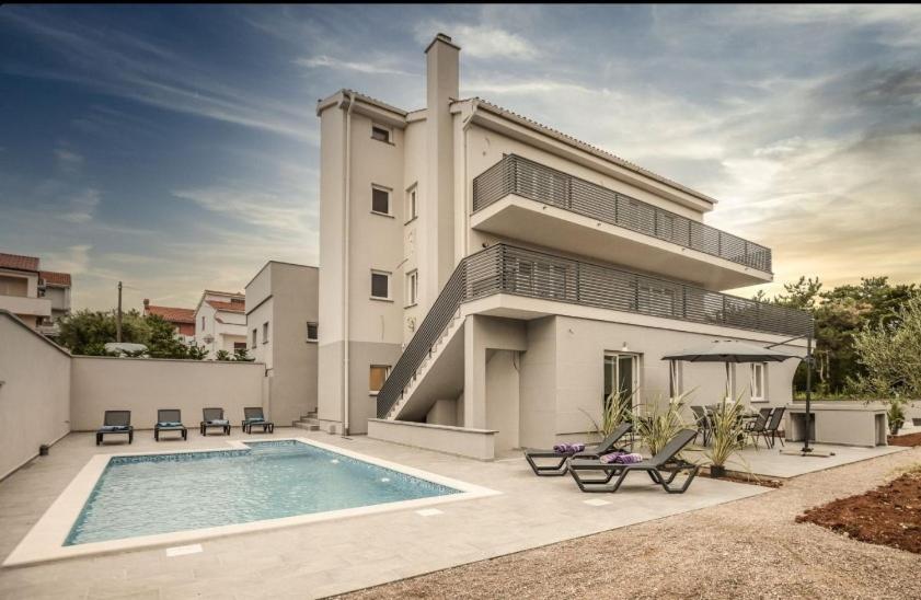 Apartments Lacrima near the sea view 3