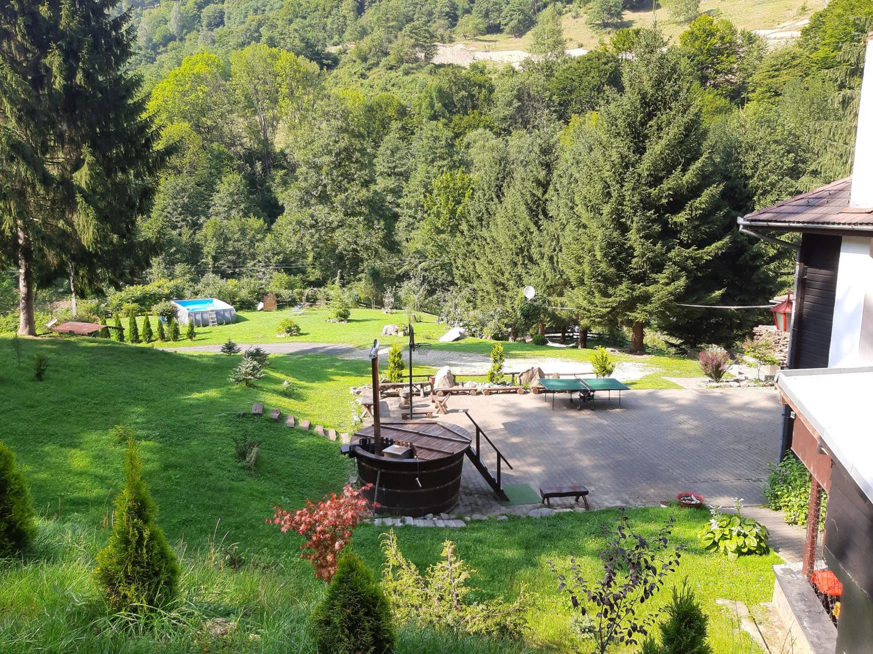 Cabana Basmelor cu Ciubar view 3