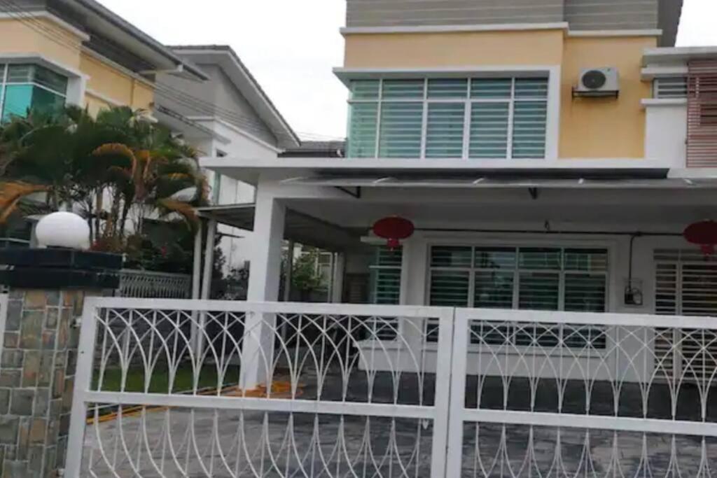 Semi-detached House, Semenyih, Malaysia