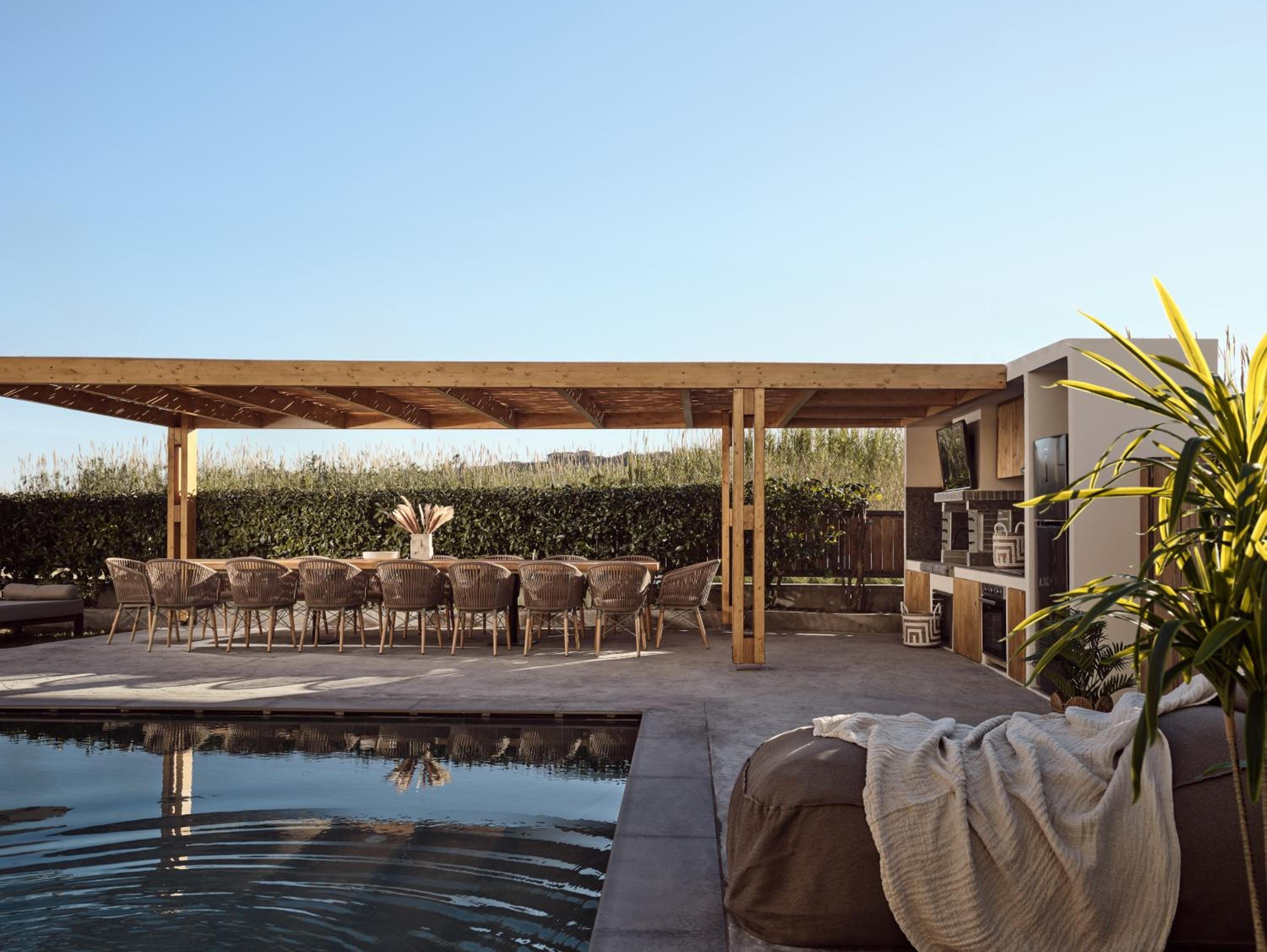 ÒLA Exclusive Residence, with Pool & Beach Access, By ThinkVilla