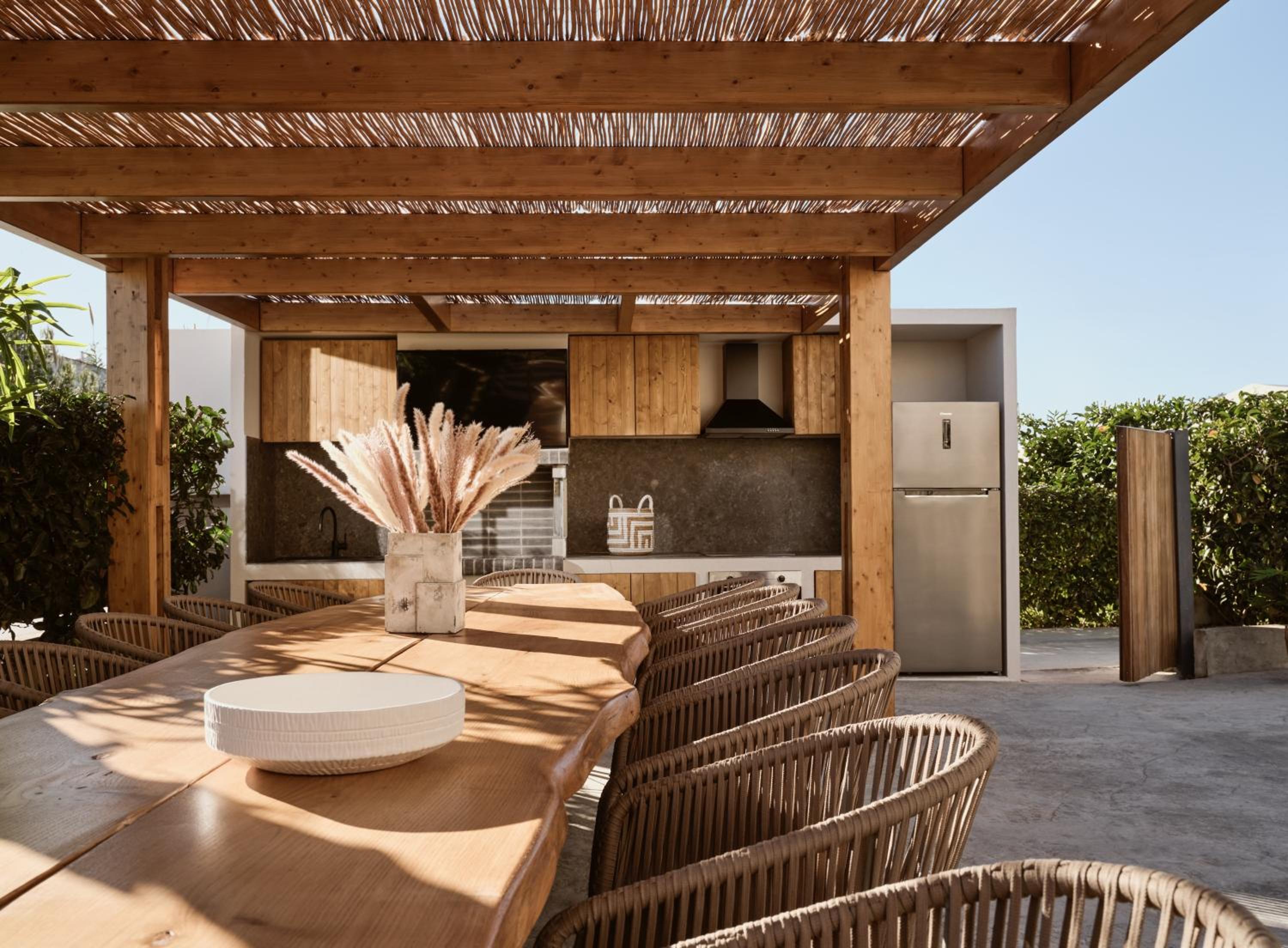 ÒLA Exclusive Residence, with Pool & Beach Access, By ThinkVilla