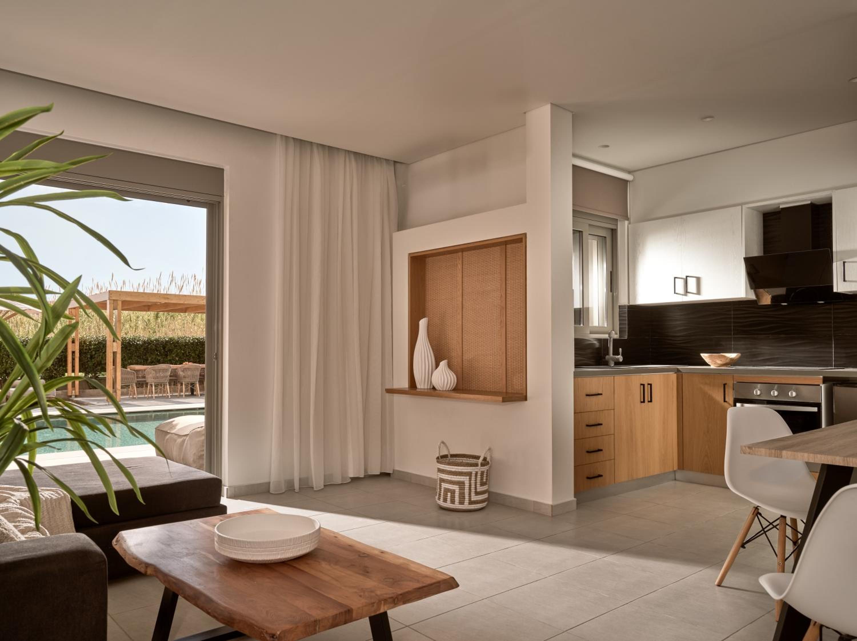 ÒLA Exclusive Residence, with Pool & Beach Access, By ThinkVilla